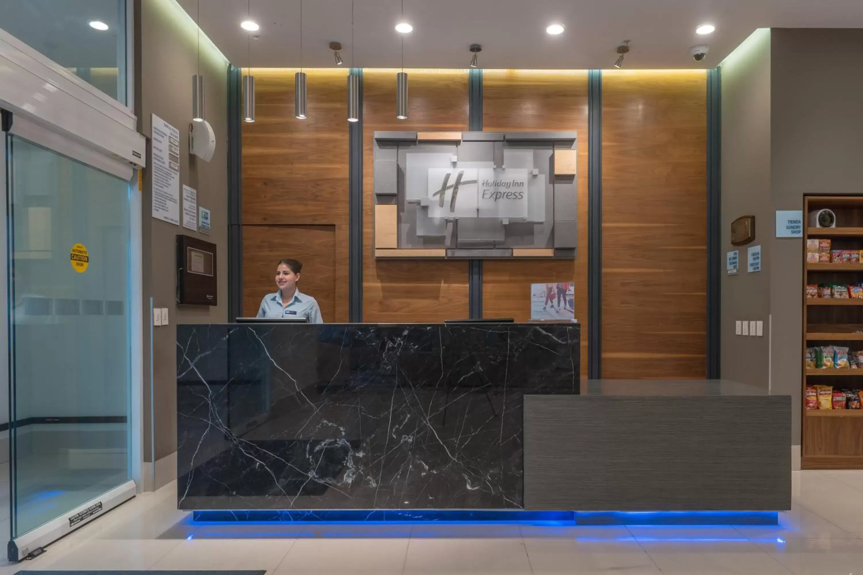 Property building, Lobby/Reception in Holiday Inn Express & Suites Silao Aeropuerto Terminal, an IHG Hotel