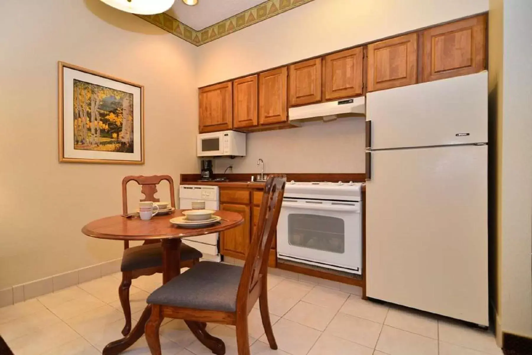 Kitchen or kitchenette, Kitchen/Kitchenette in Best Western Plus Gold Country Inn