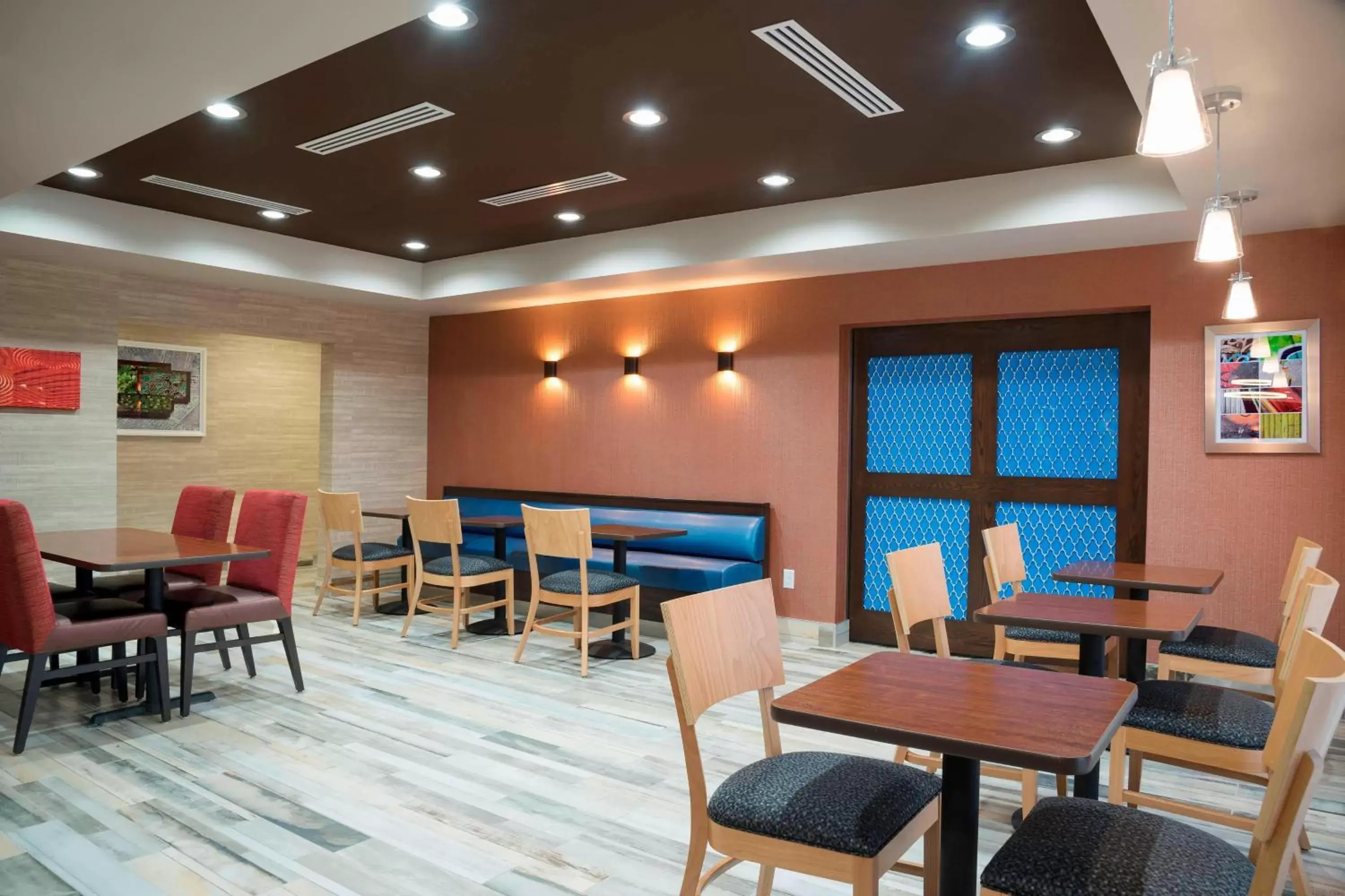 Restaurant/Places to Eat in TownePlace Suites by Marriott Ontario-Mansfield