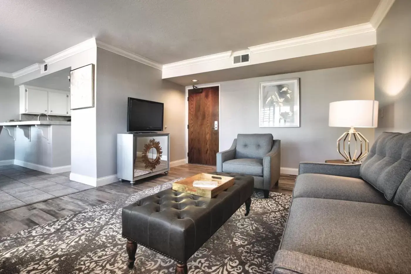 Living room, Seating Area in 456 Embarcadero Inn & Suites