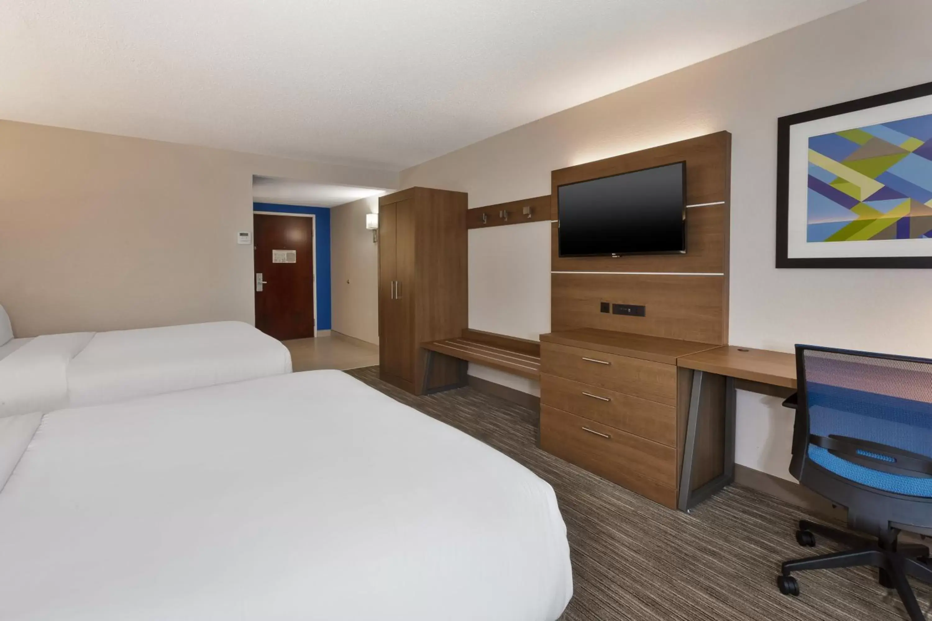 Photo of the whole room, Bed in Holiday Inn Express & Suites Chesapeake, an IHG Hotel