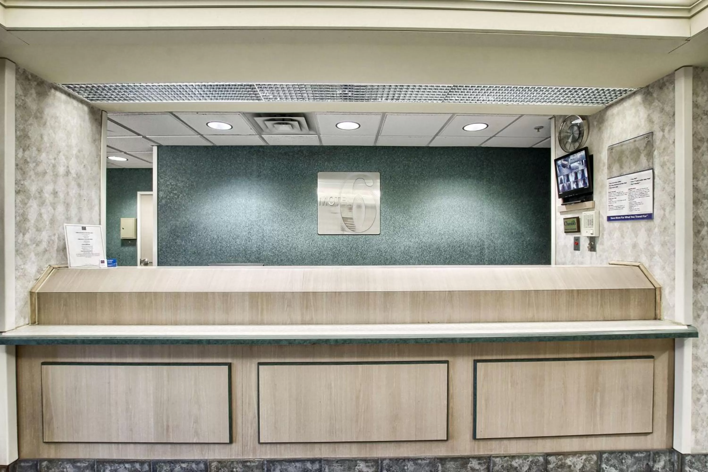 Lobby or reception in Motel 6-London, ON - Ontario