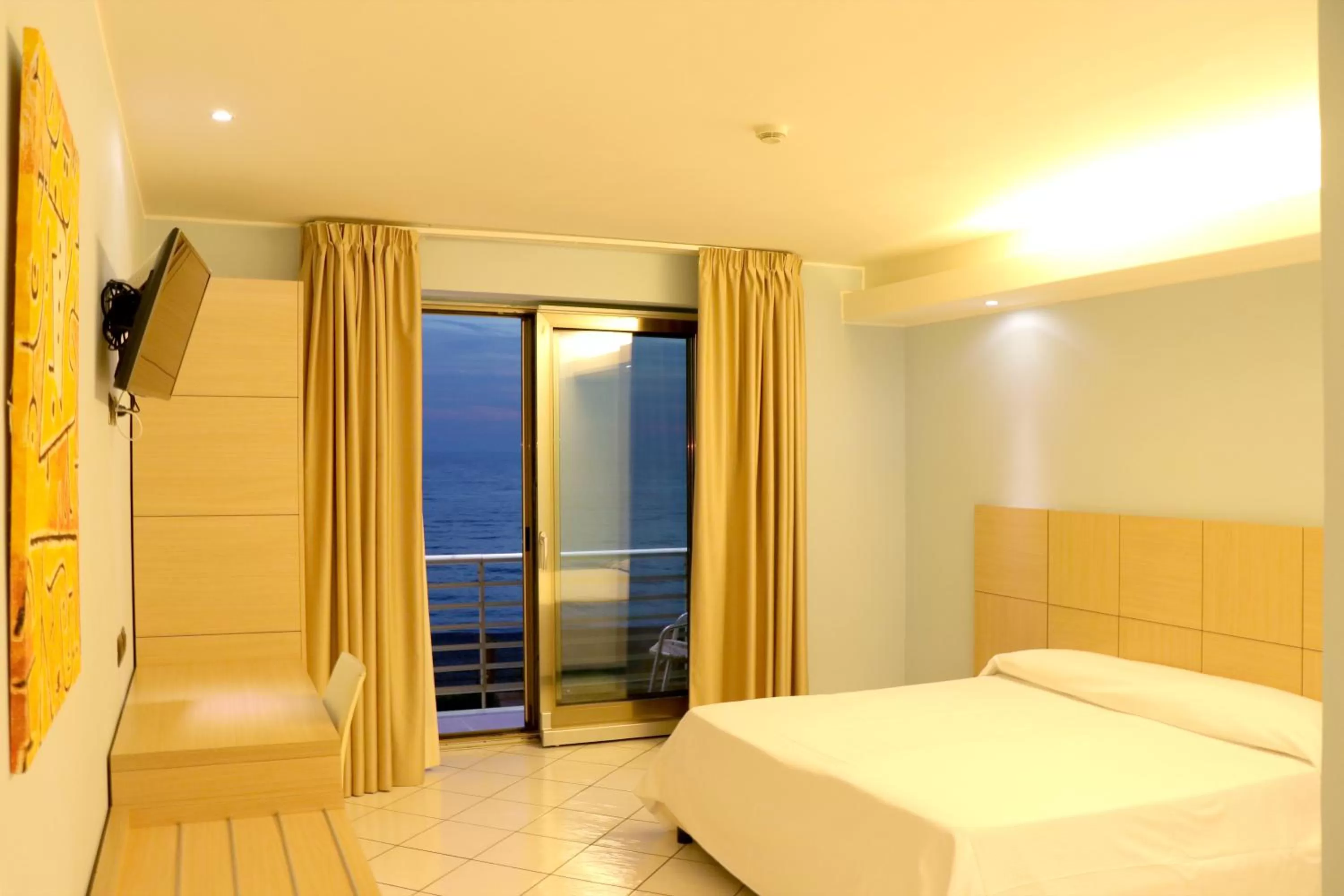 Sea view, Bed in Hotel Ancora
