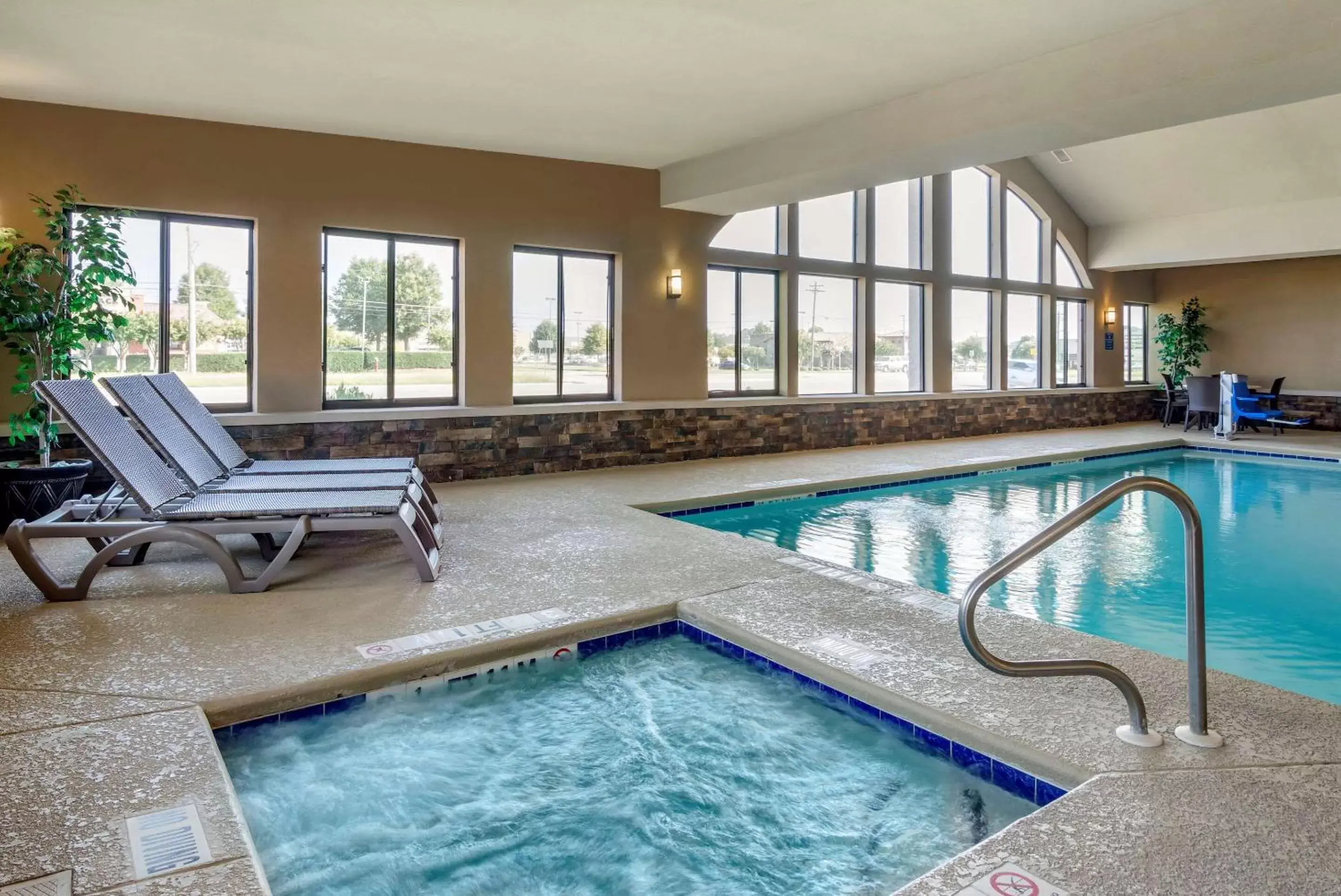 Pool view, Swimming Pool in Comfort Suites near Robins Air Force Base