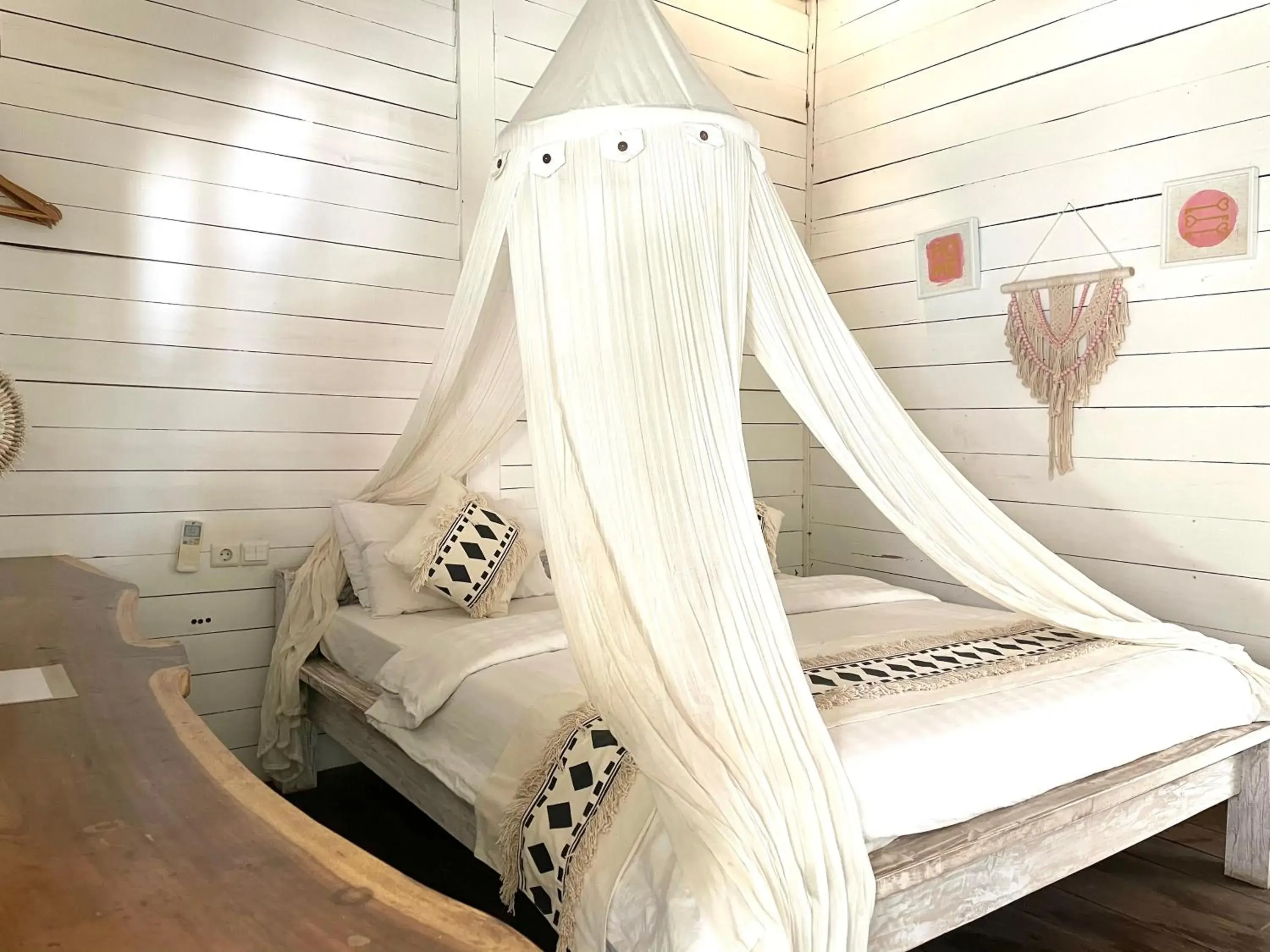 Bed in Gili Breeze Tropical Bungalows