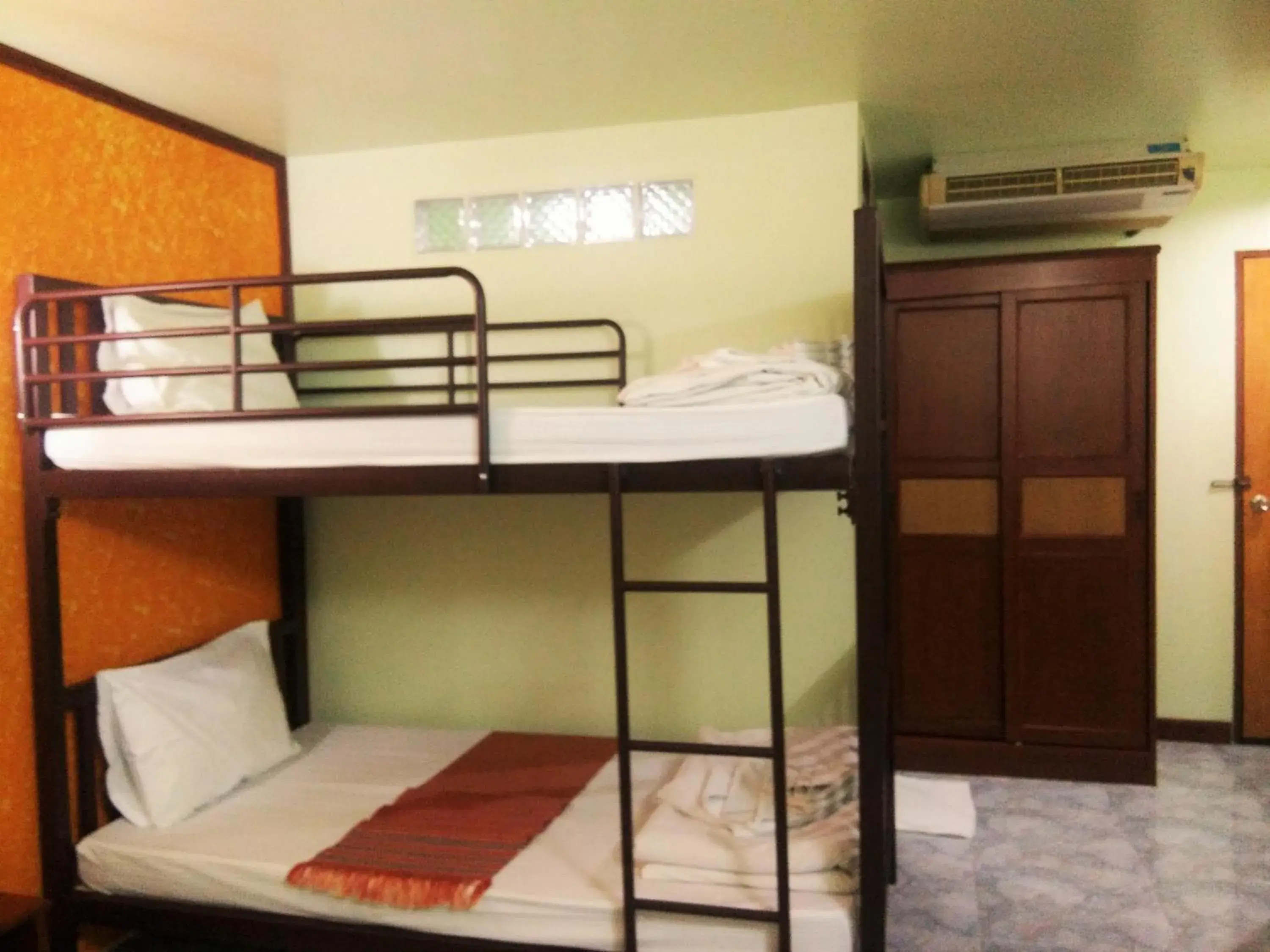 Bunk Bed in Thepparat Lodge Krabi