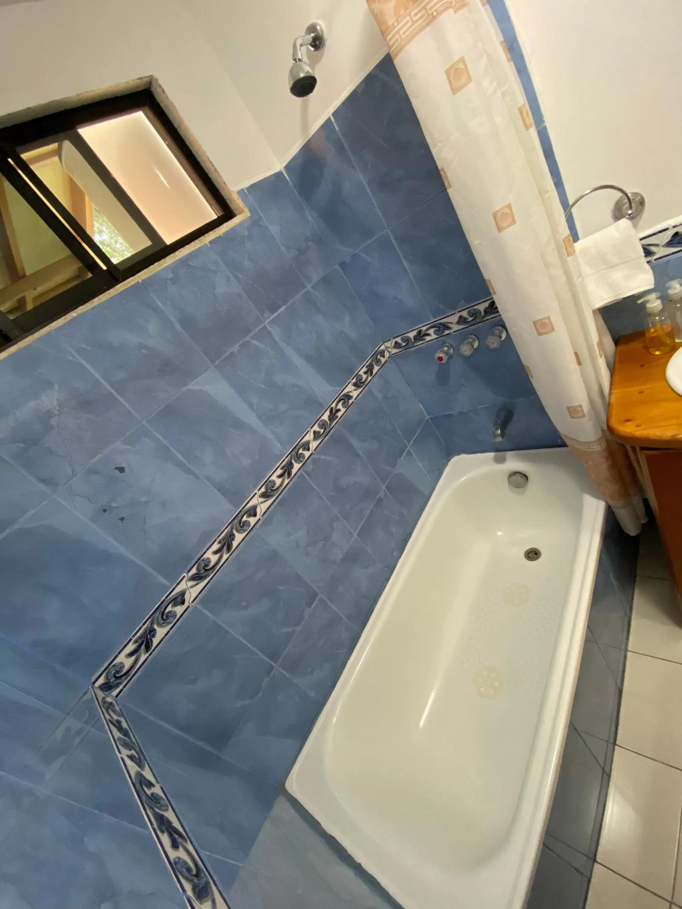 Bath in La Peregrina Galapagos B&B