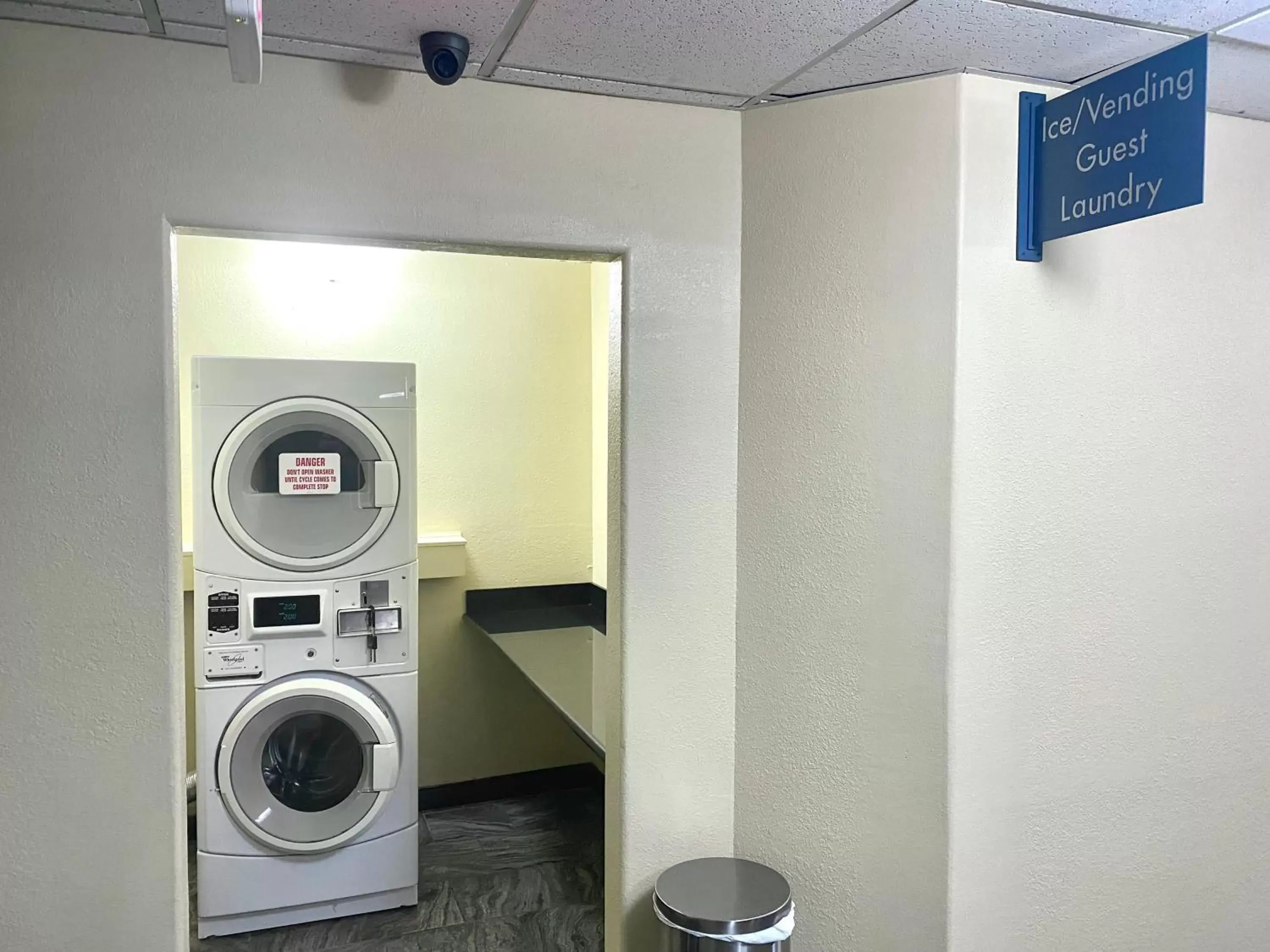 washing machine, Bathroom in Best Western Plus the Four Corners Inn