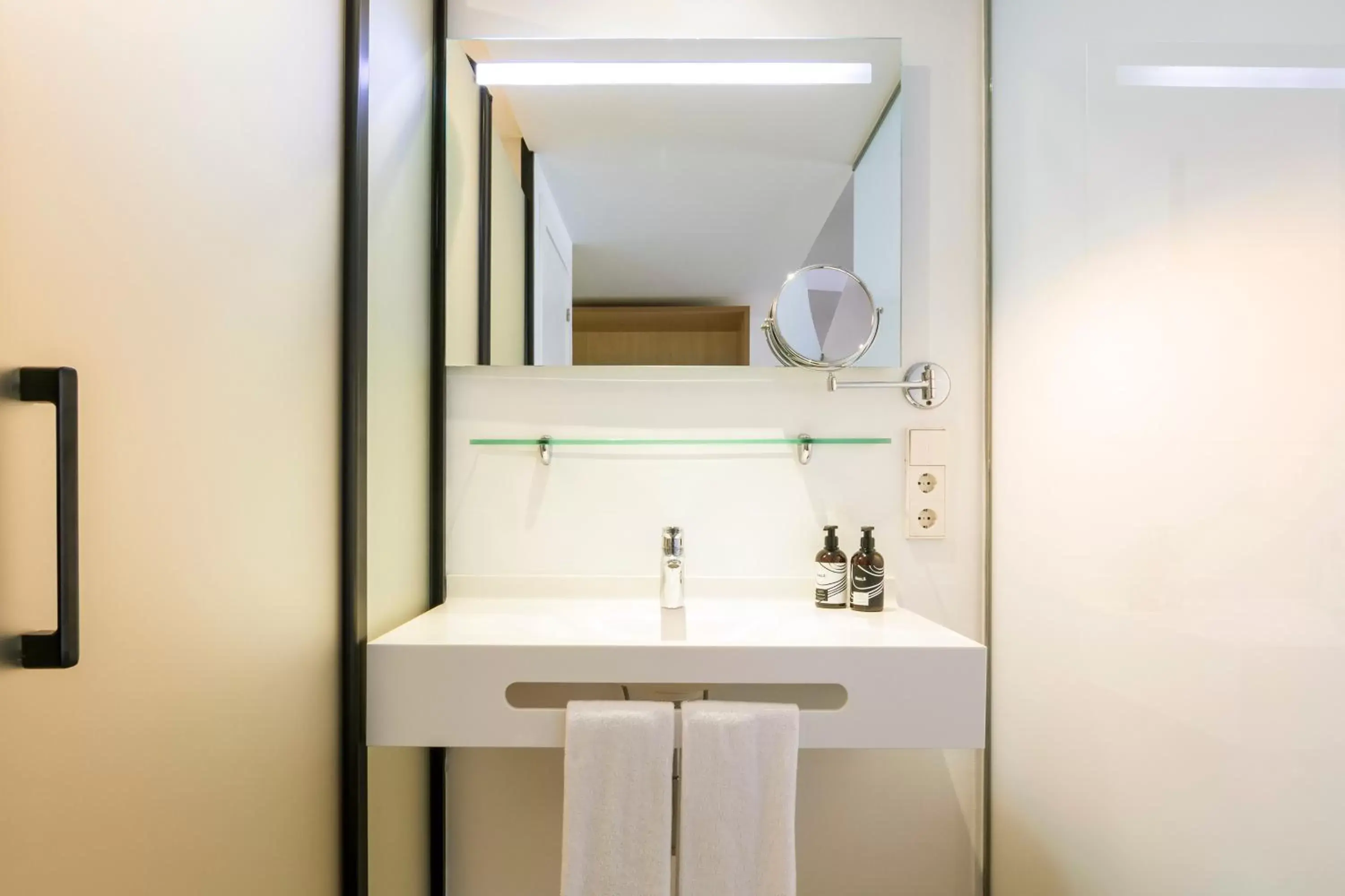 Bathroom in INNSiDE by Meliá Palma Center