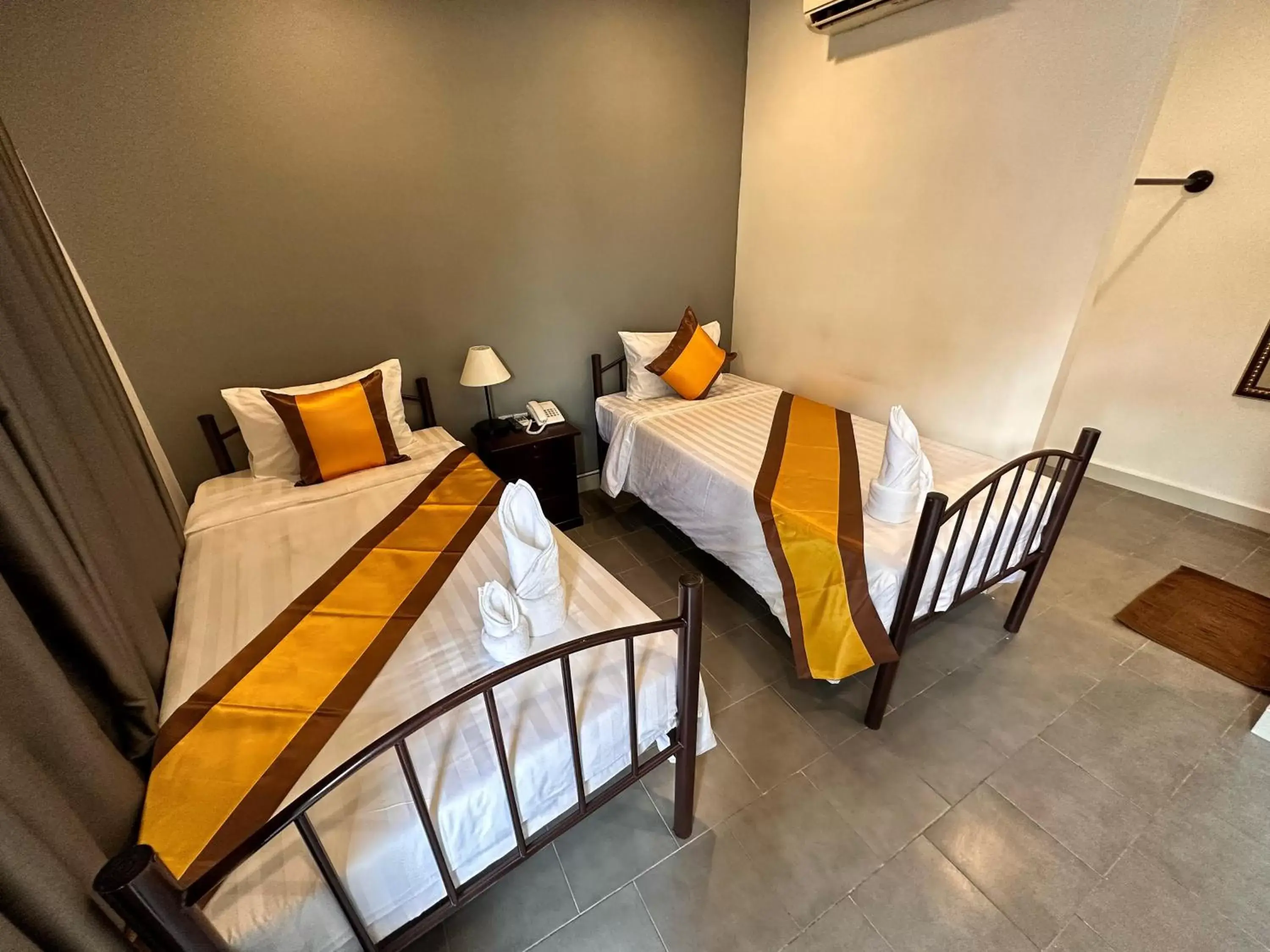 Superior Twin Room in Sun Chakra Boutique Hotel - 50m to Museum & Royal Palace & Walking street Superior Twin Room in Sun Chakra Boutique Hotel - 50m to Museum & Royal Palace & Walking street