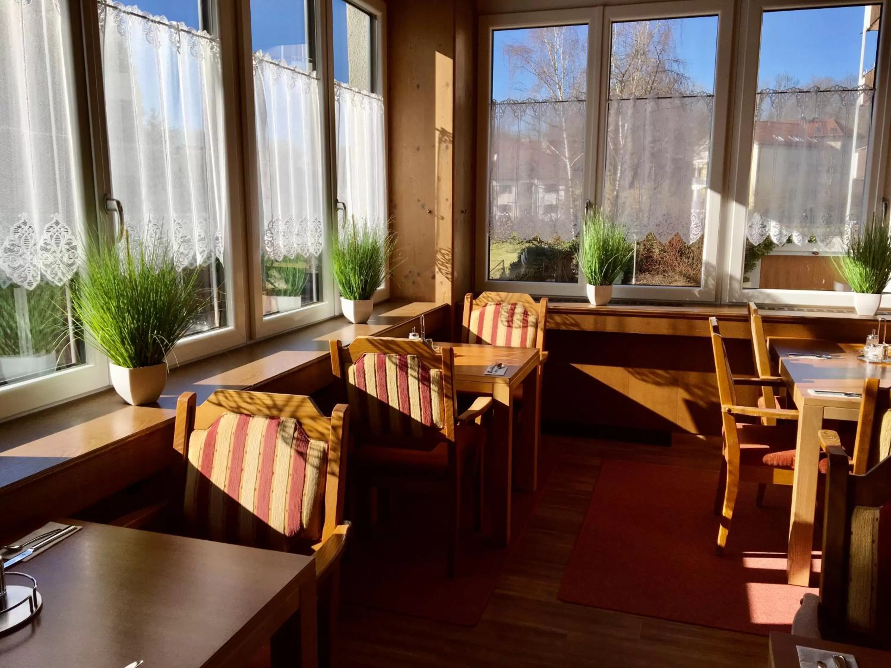 Restaurant/places to eat in Isar Hotel