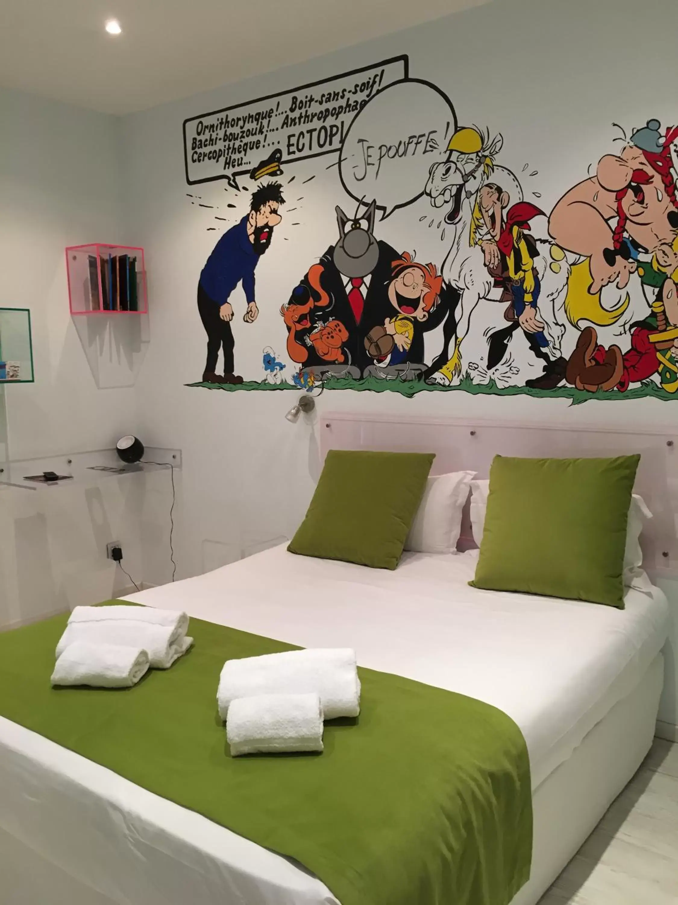 Photo of the whole room, Bed in Idéal Séjour - Hôtel de Charme et Atypique