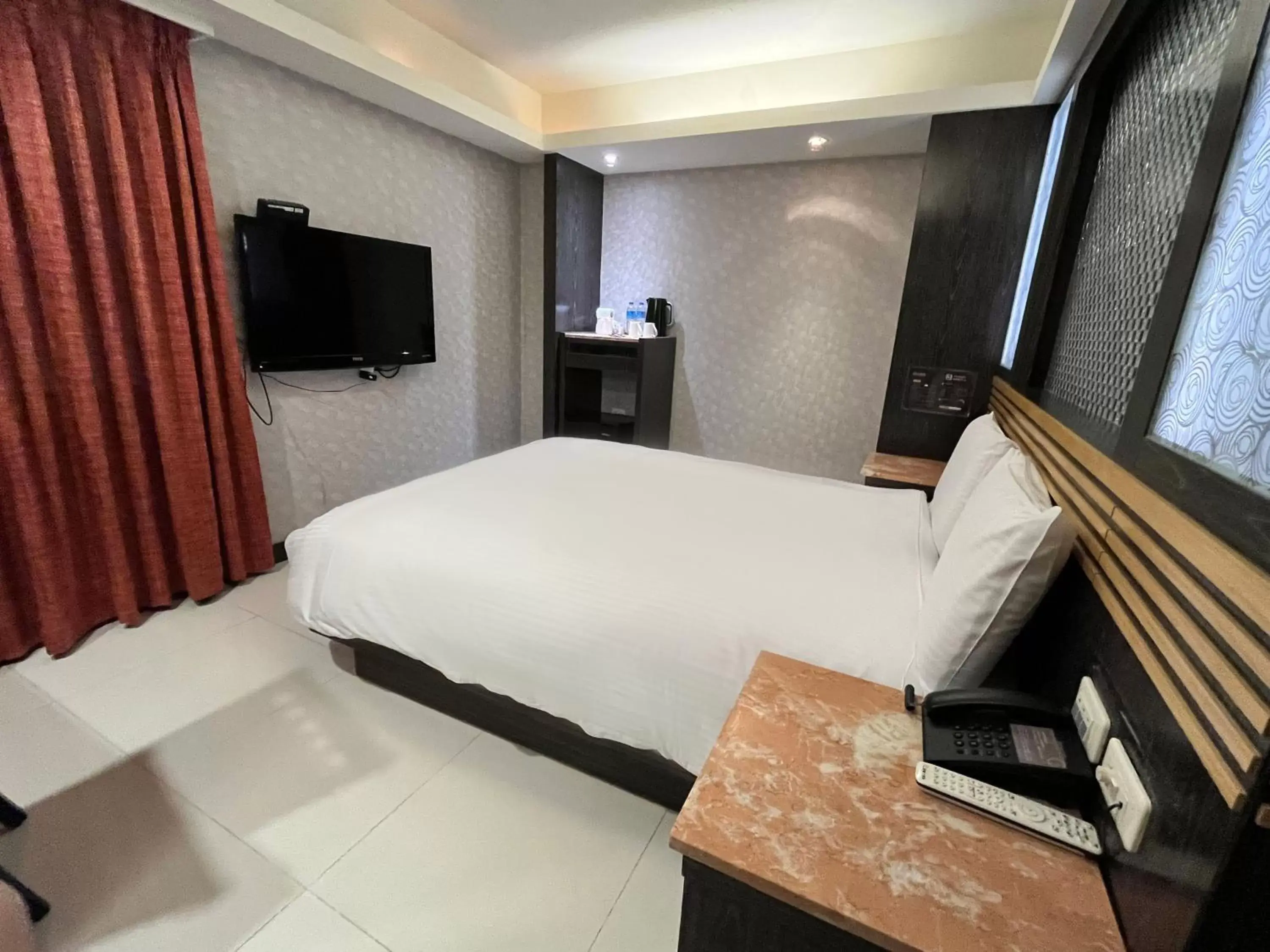 Photo of the whole room, Bed in Guide Hotel Taipei Xinyi