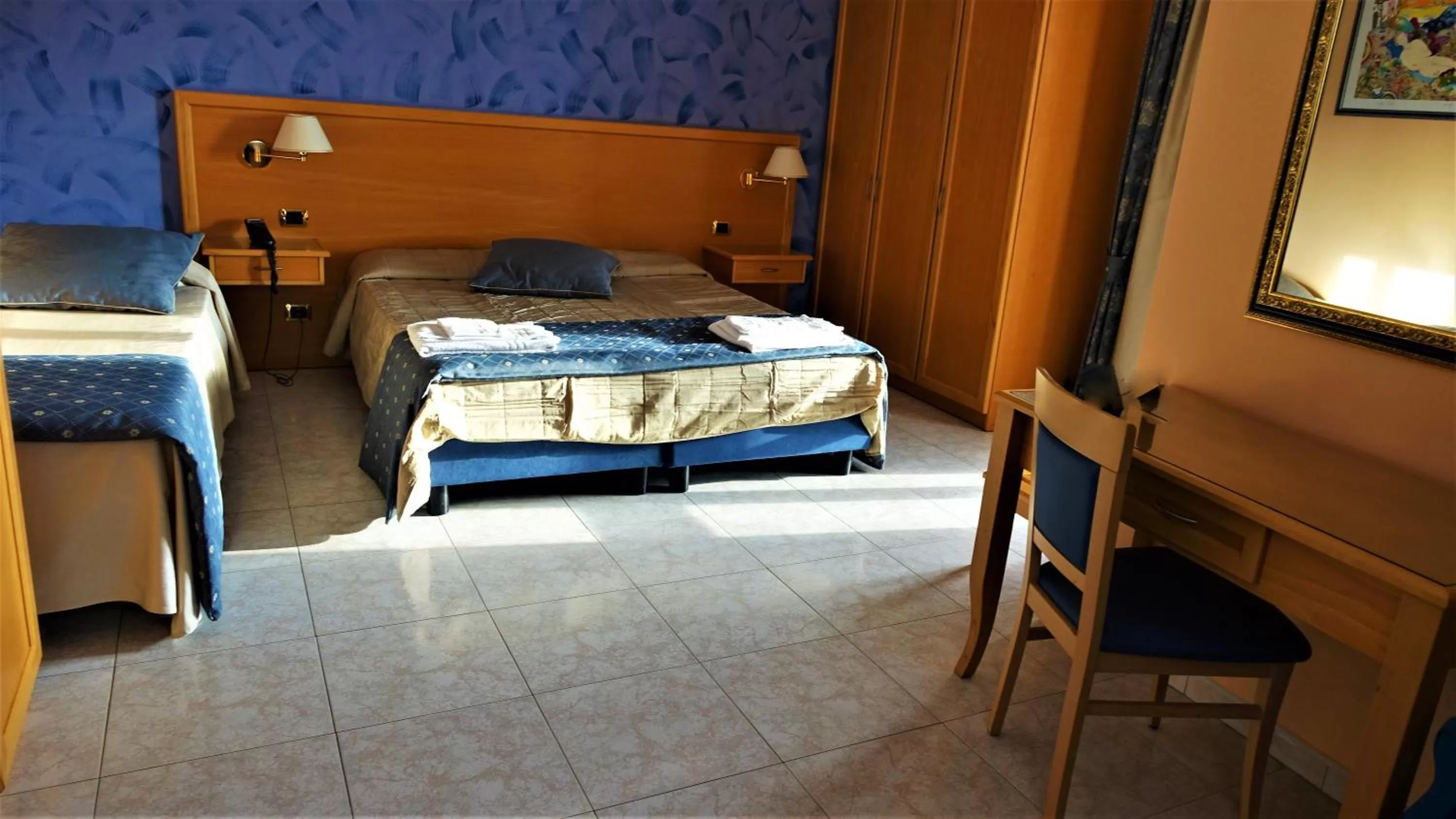 Photo of the whole room, Bed in Hotel Bristol