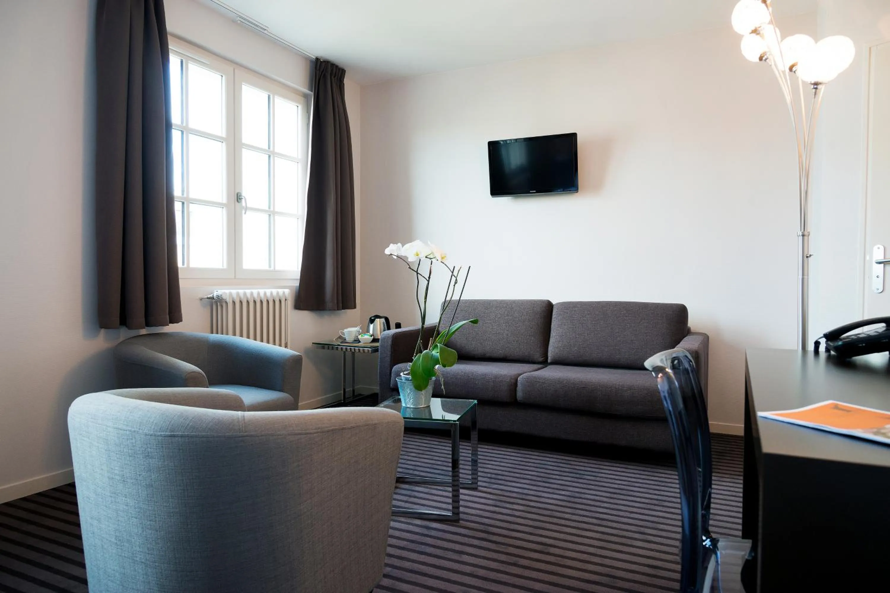 Photo of the whole room in Le Germinal