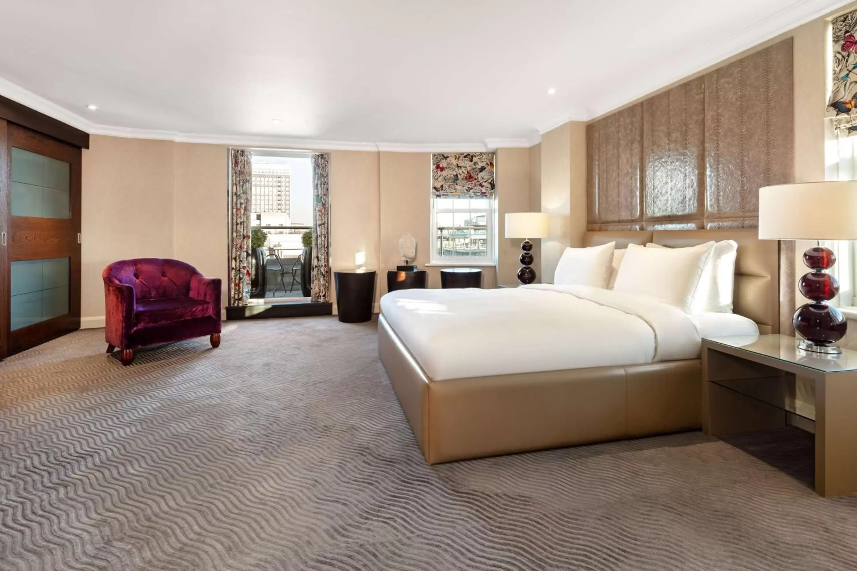 Photo of the whole room in Radisson Blu Edwardian Bond Street Hotel, London