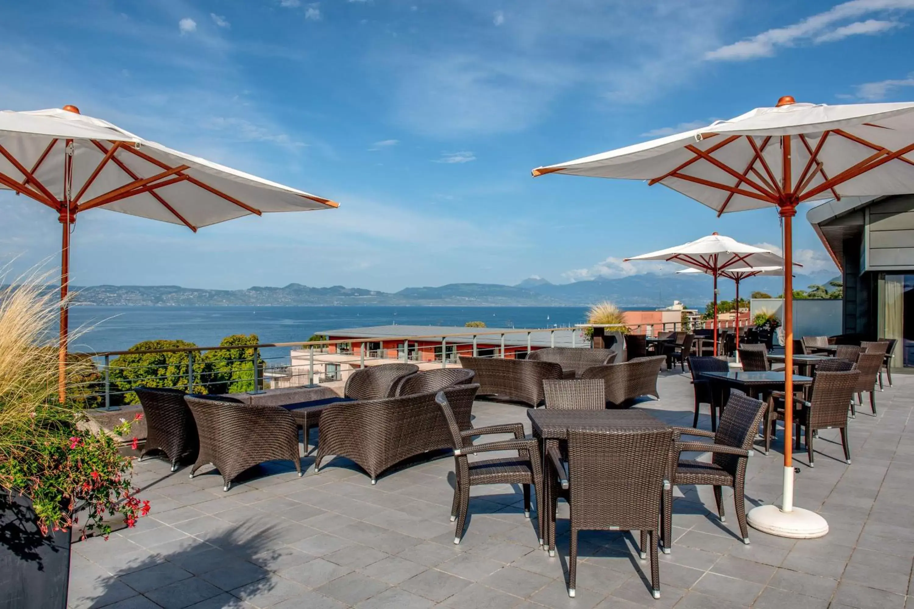 Property building, Restaurant/Places to Eat in Hilton Evian Les Bains
