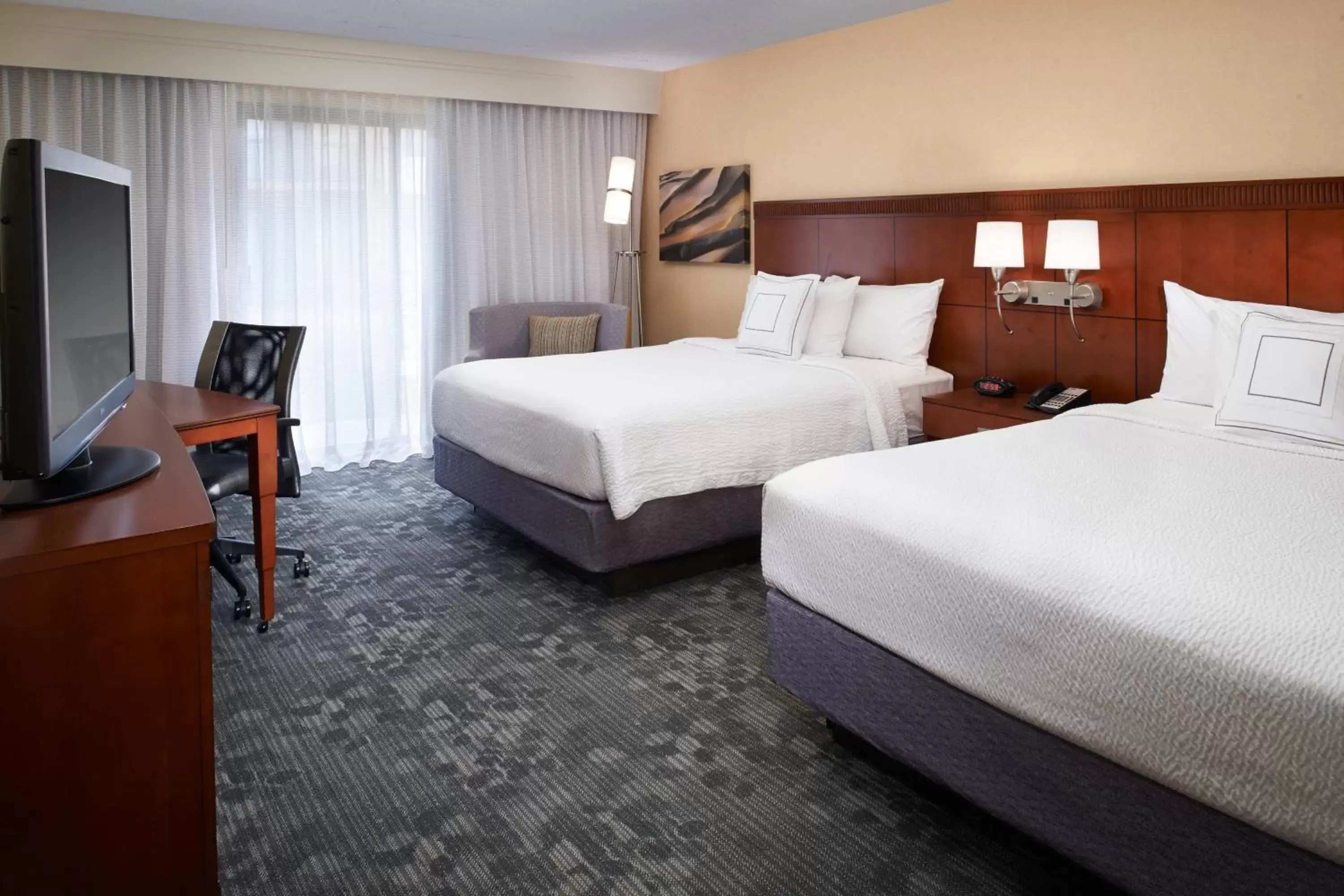 Photo of the whole room, Bed in Courtyard by Marriott Detroit Warren