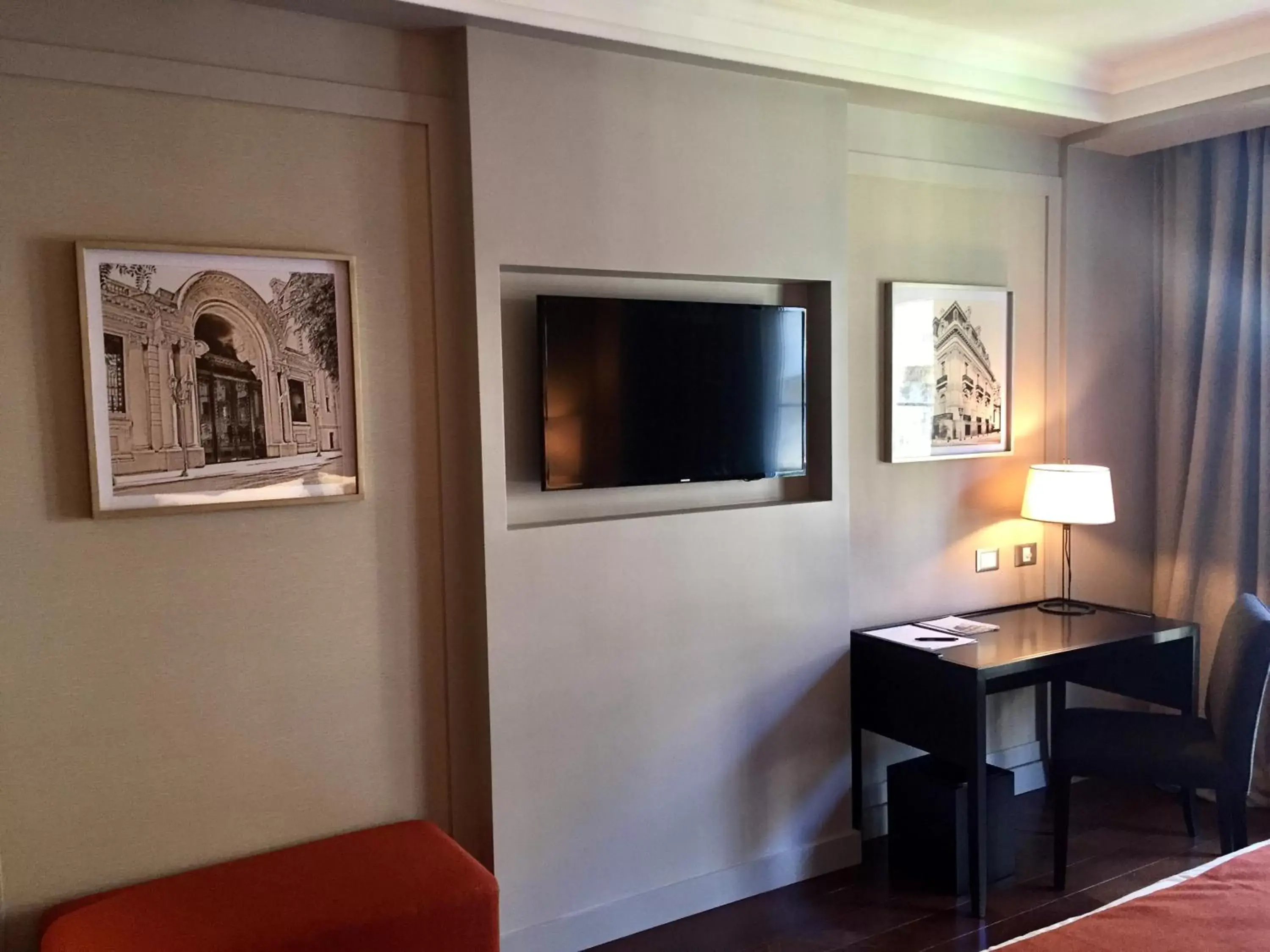 Area and facilities, TV/Entertainment Center in Carles Hotel