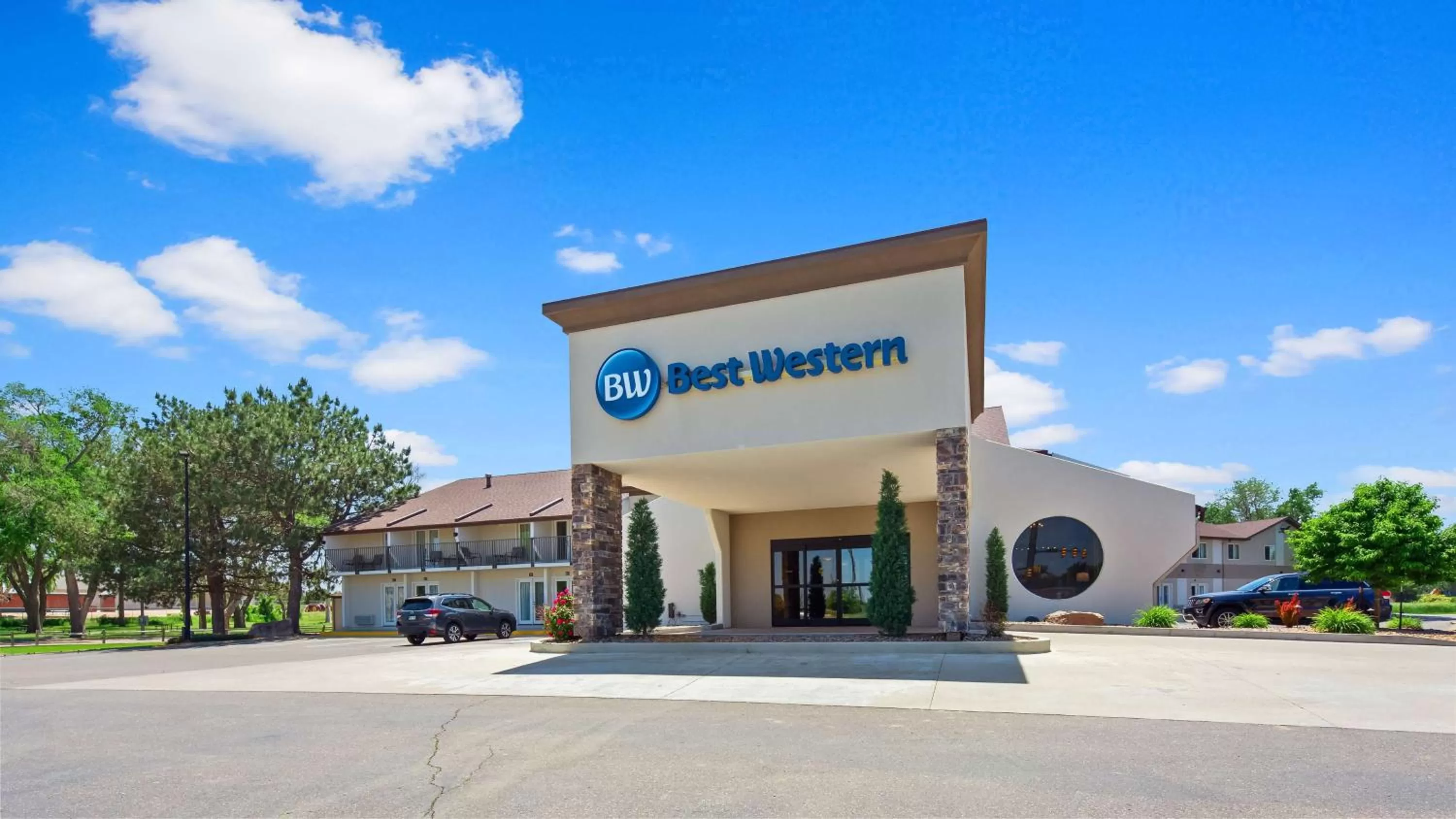 Property building in Best Western Sundowner
