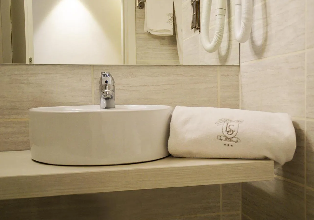 Bathroom in Hotel Il Loggiato Dei Serviti