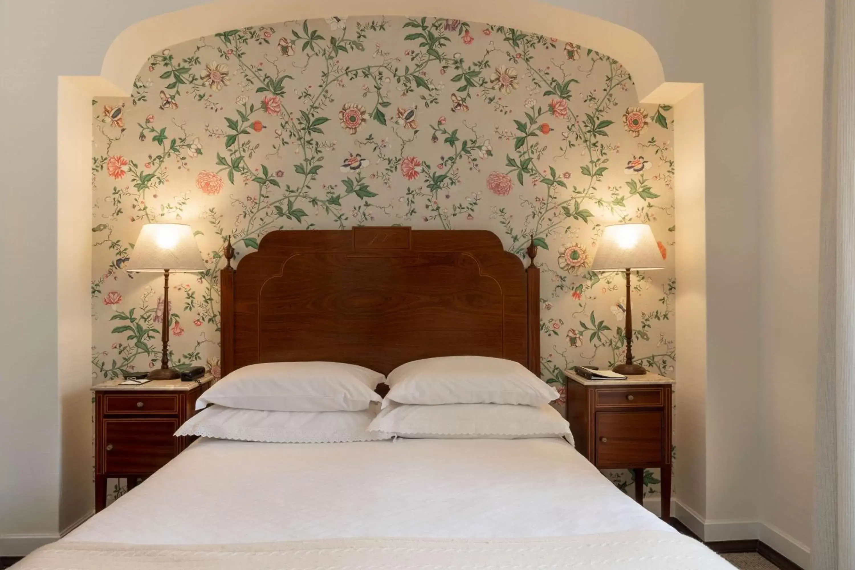 Bedroom, Bed in As Janelas Verdes Inn - Lisbon Heritage Collection - Riverside