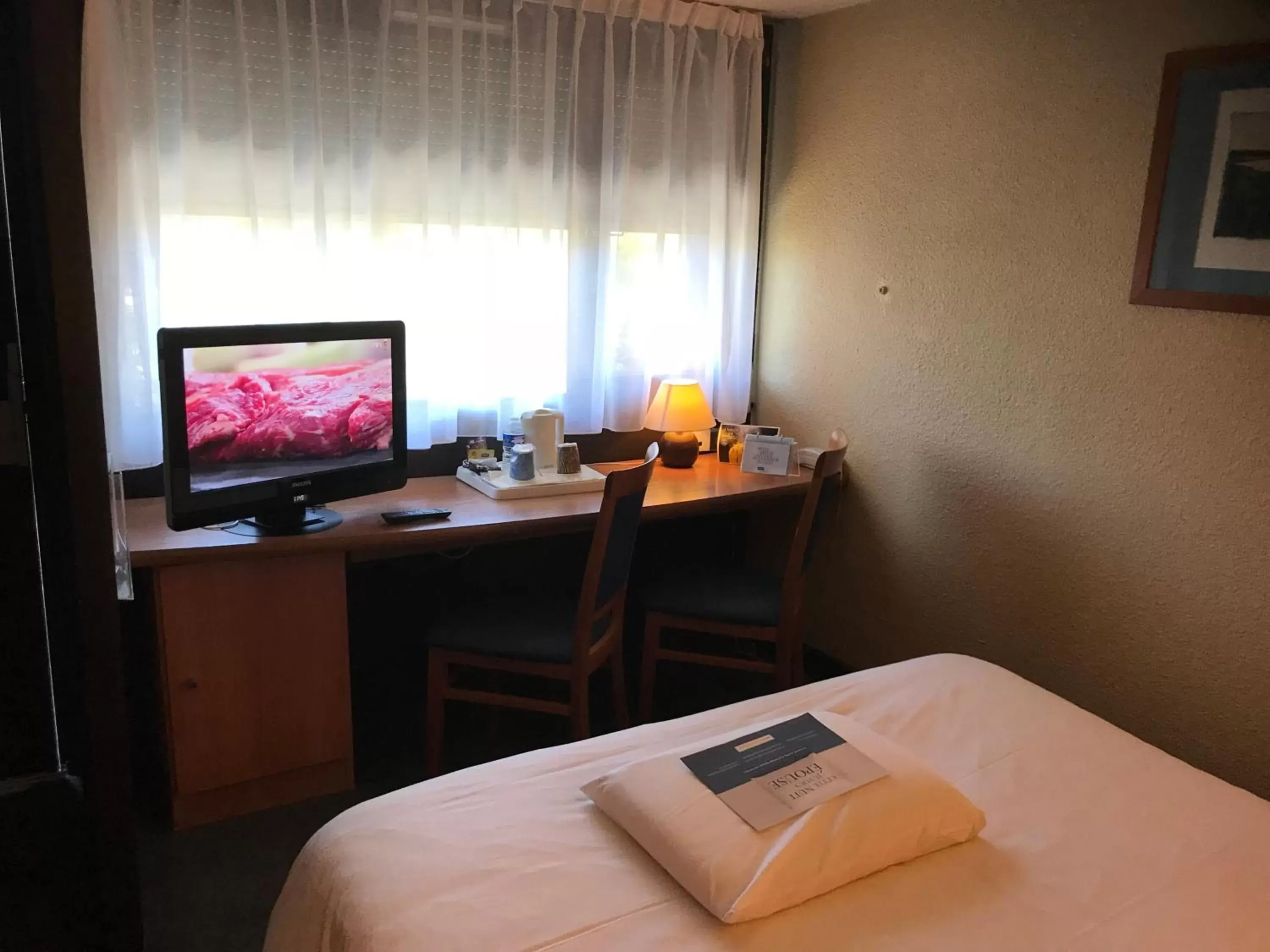 Bedroom, Bed in Kyriad Tarbes Odos Bedroom, Bed in Kyriad Tarbes Odos