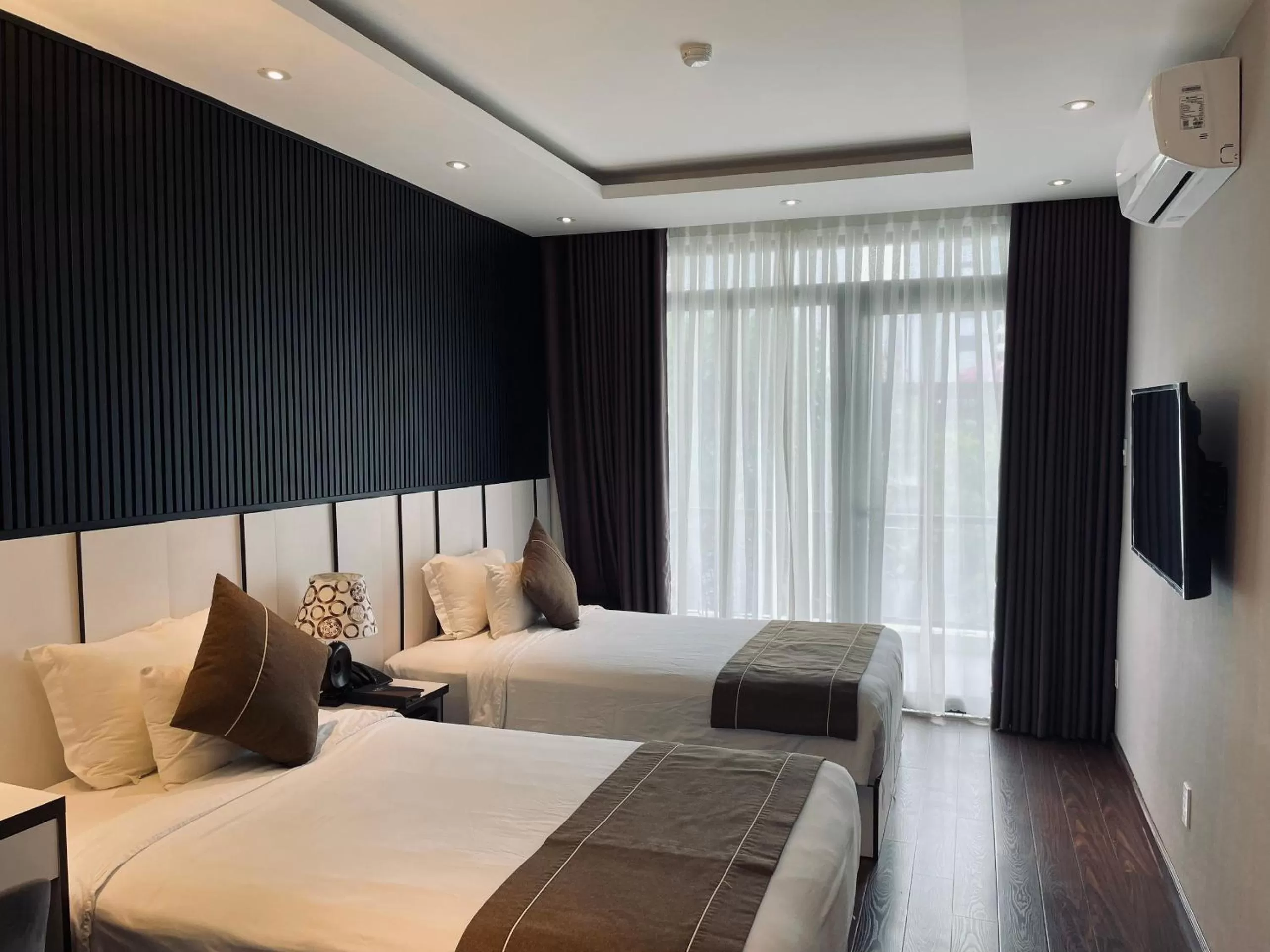 Photo of the whole room, Bed in KP Hotel