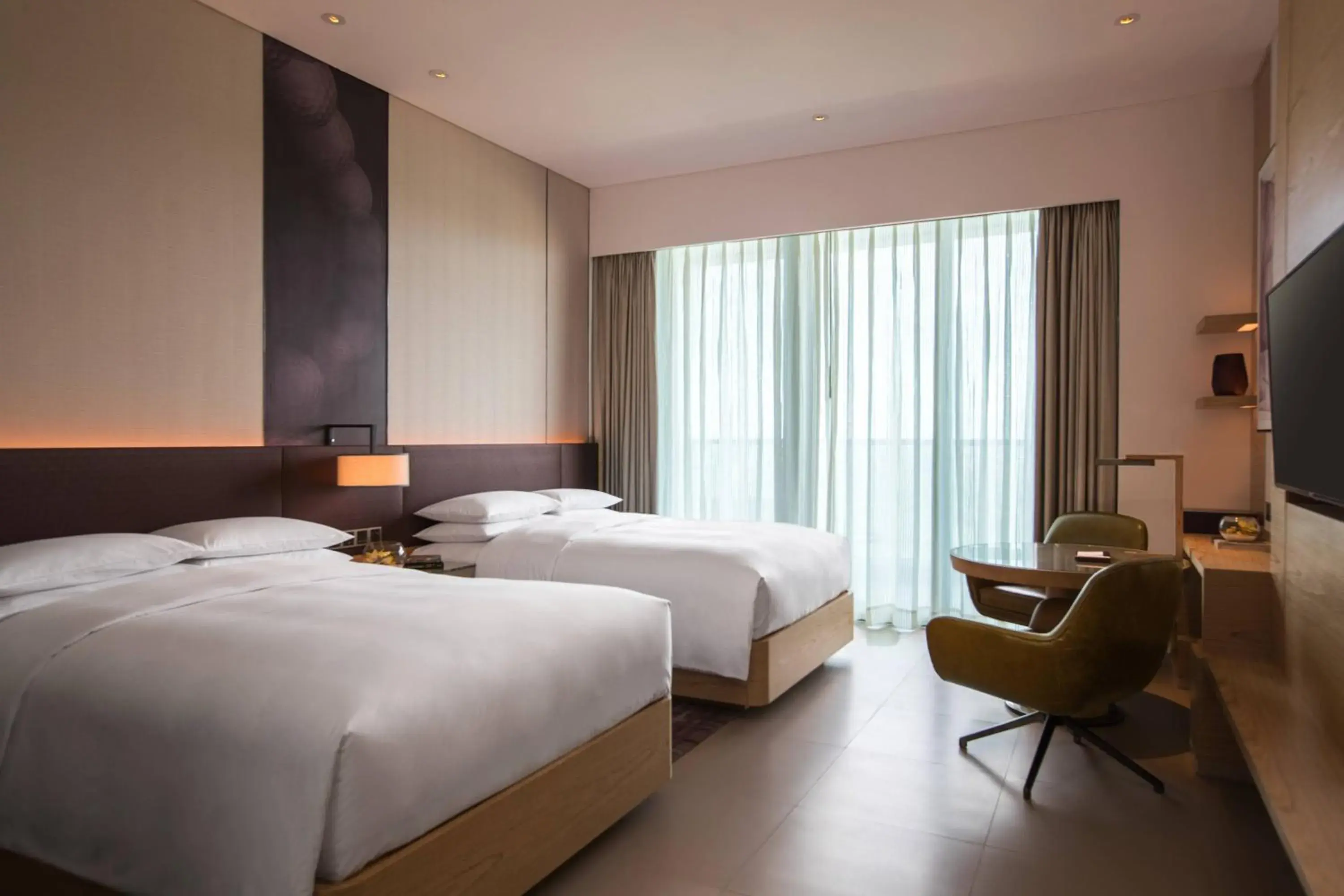 Photo of the whole room, Bed in Renaissance Haikou Hotel