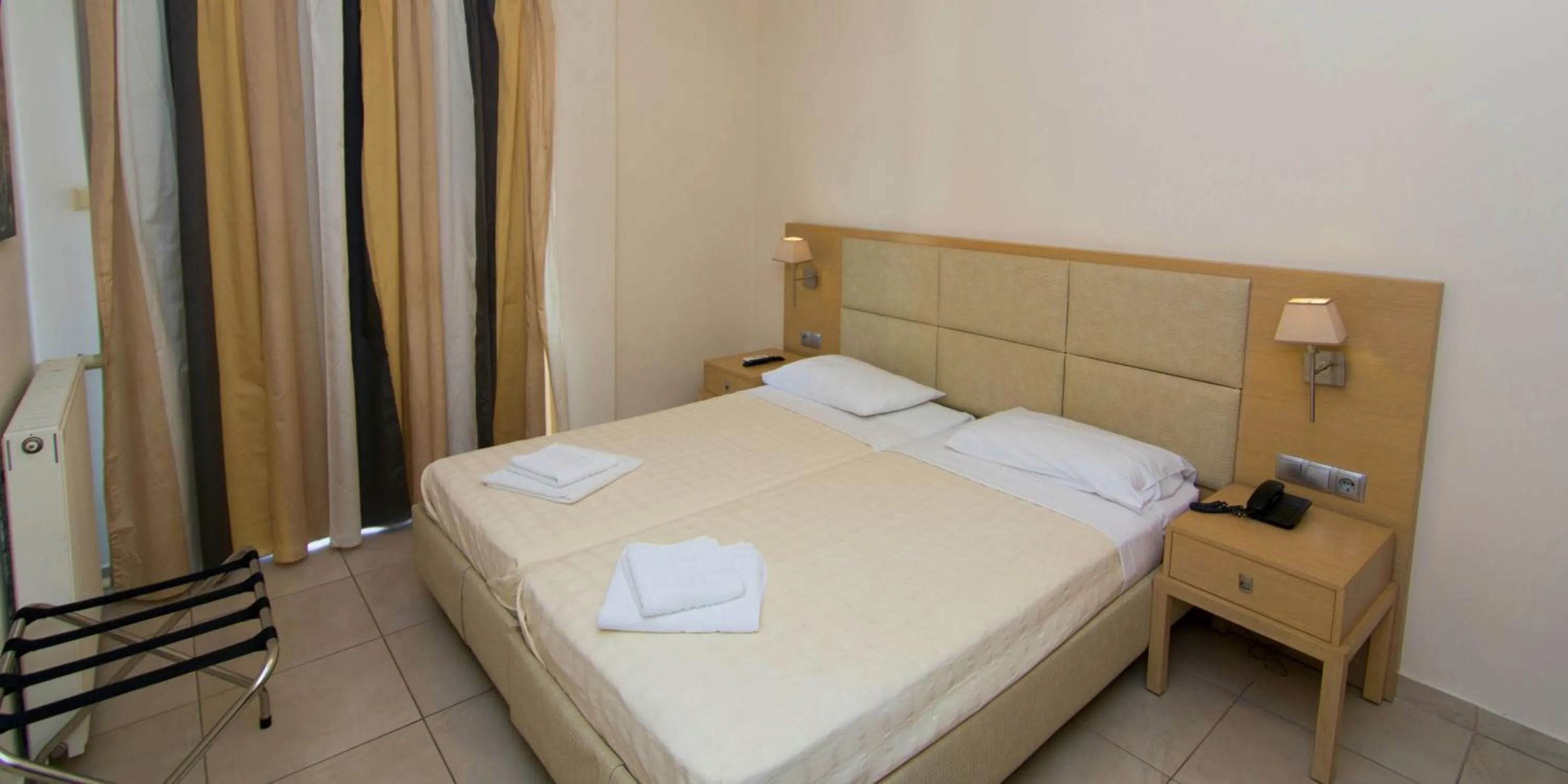 Photo of the whole room, Bed in San Nectarios