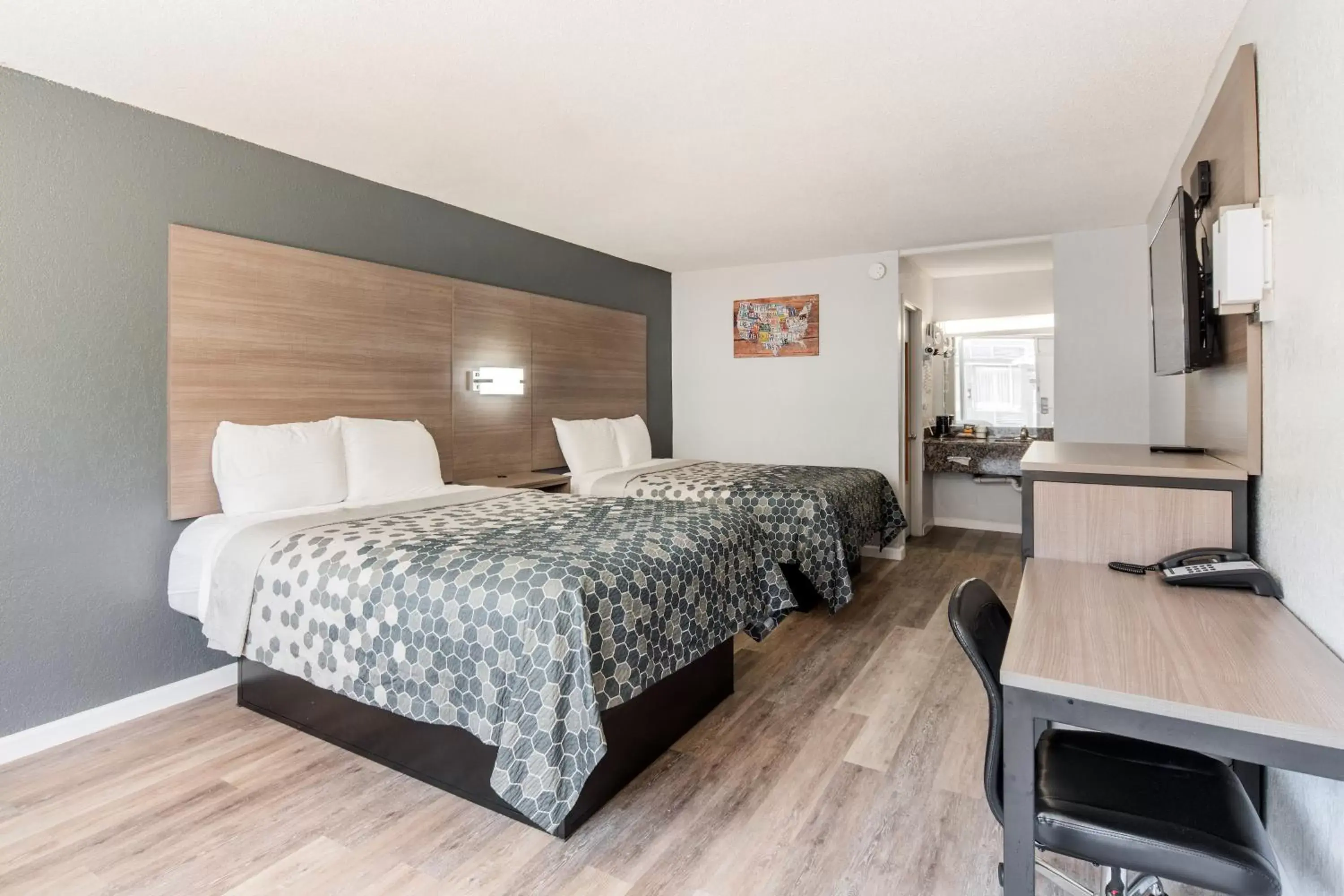 Bed in Econo Lodge Inn & Suites Near Bricktown