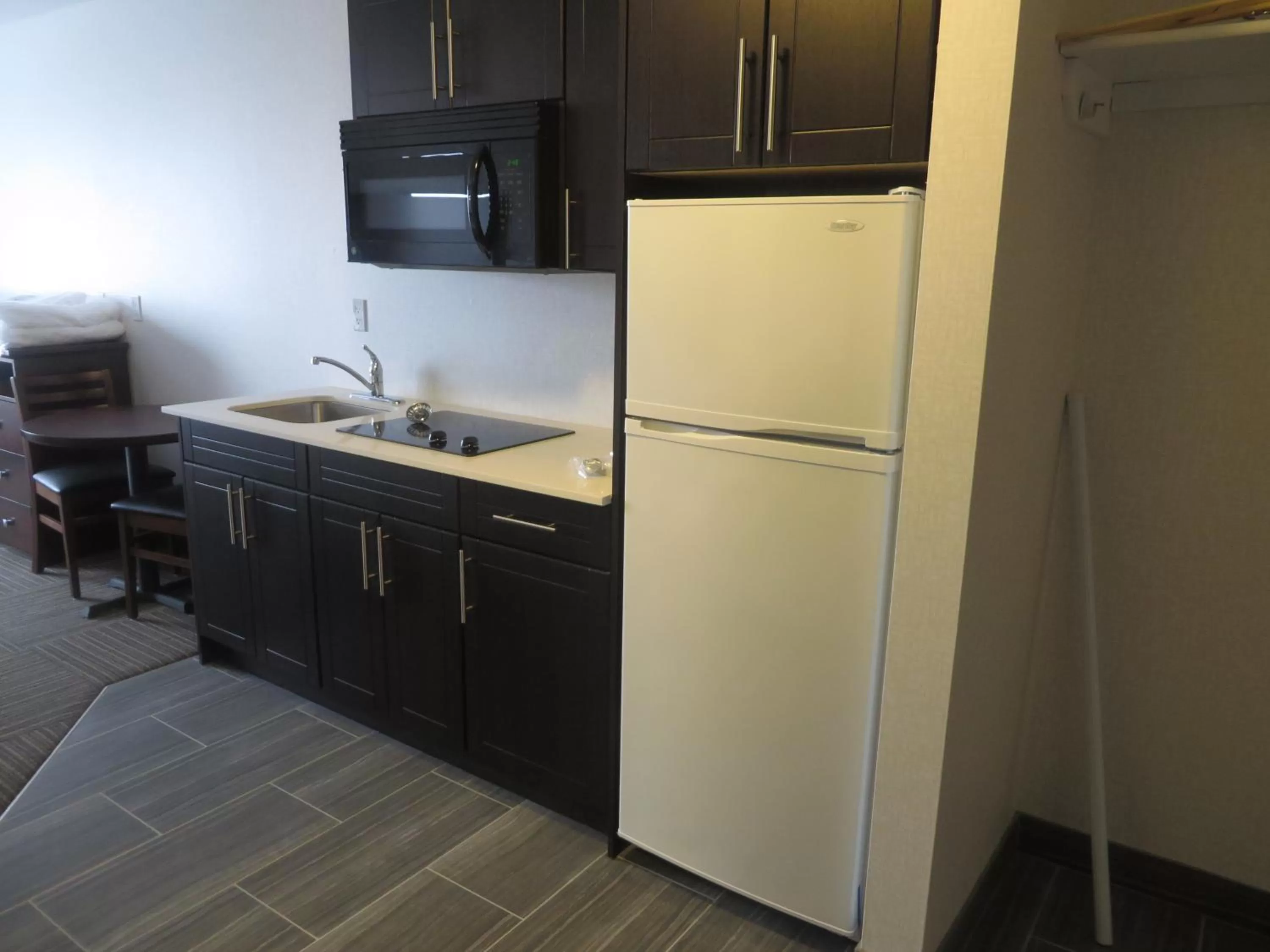 Kitchen or kitchenette in Ramada by Wyndham Moose Jaw