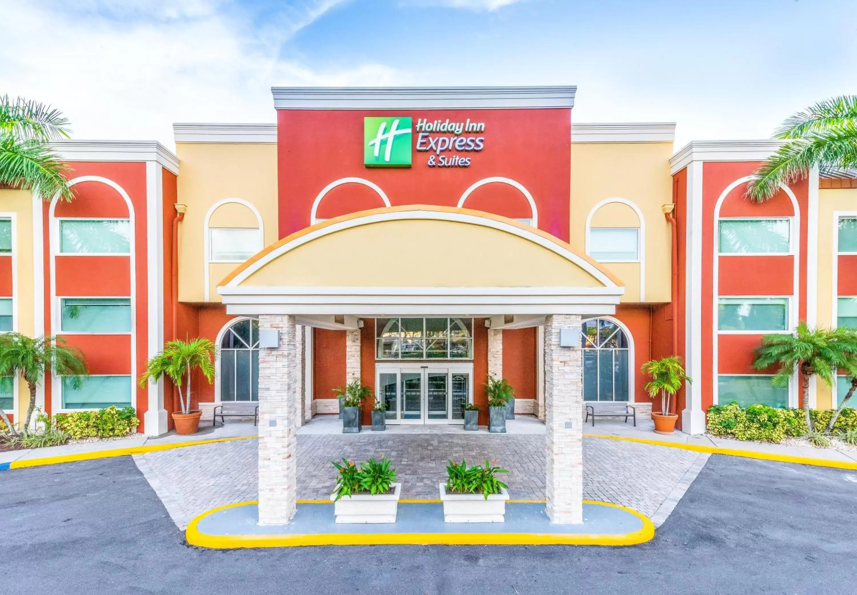 Property Building in Holiday Inn Express Hotel & Suites Bradenton West, an IHG Hotel