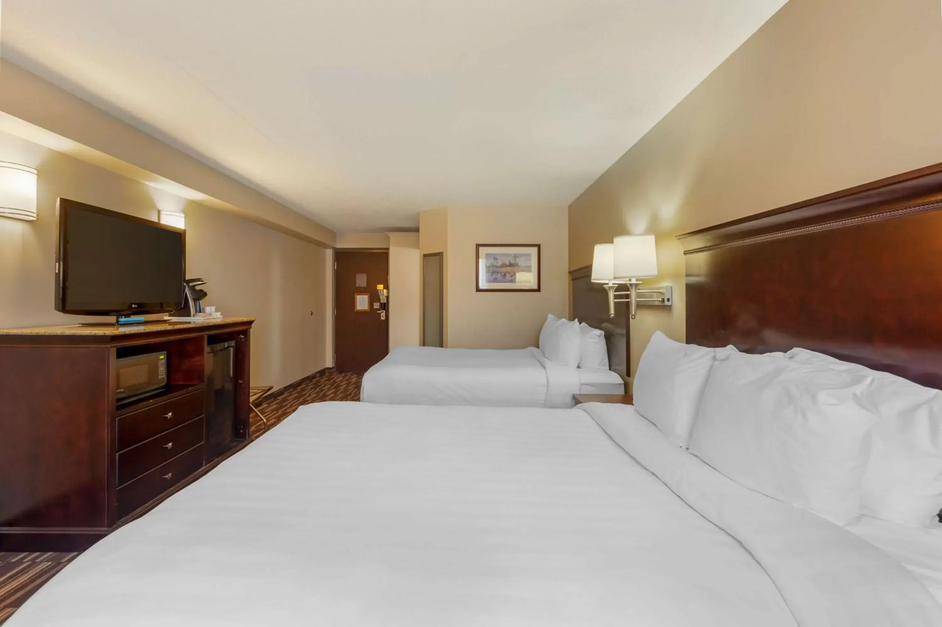 Bedroom, Bed in Best Western Plus Orillia Hotel