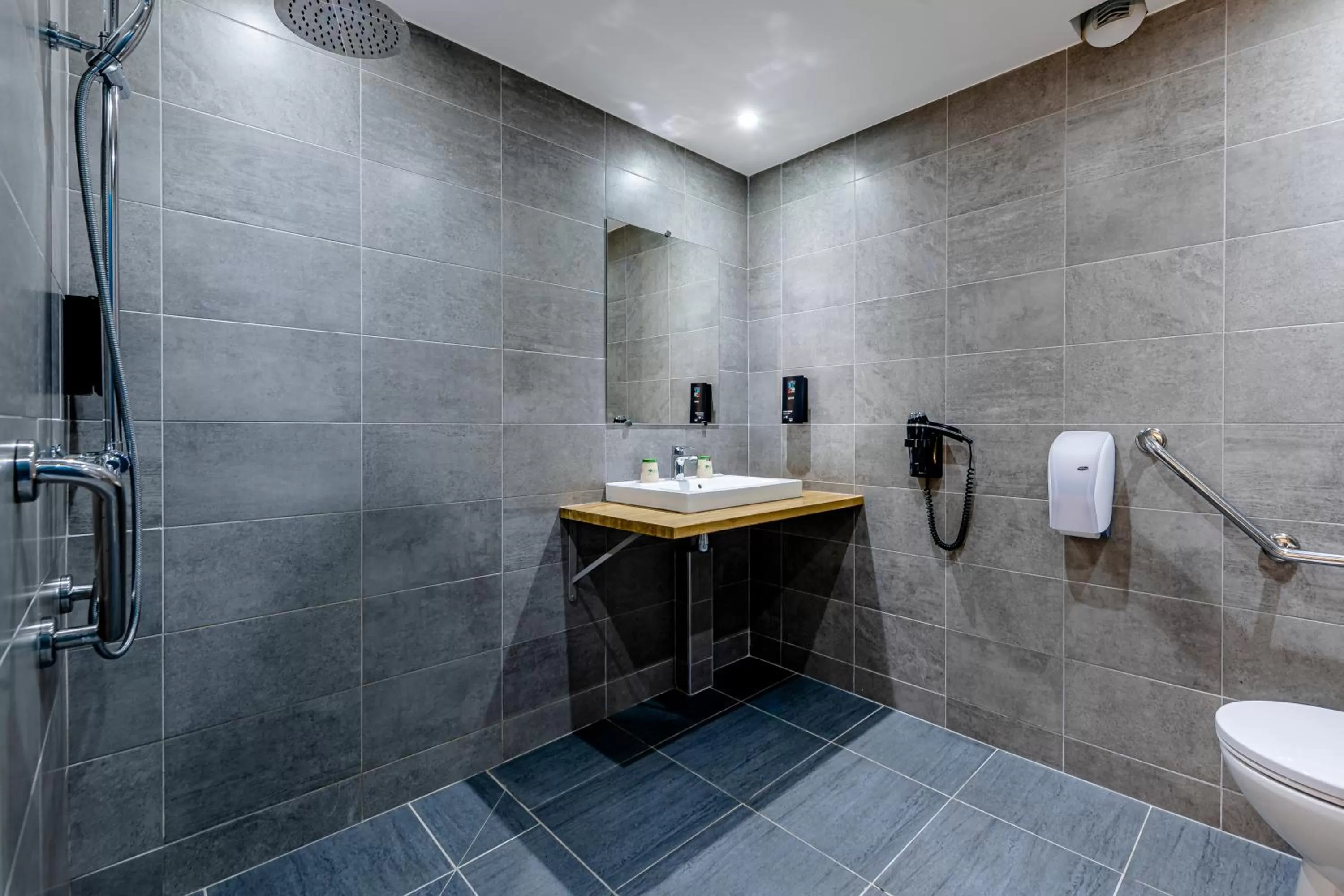 Bathroom in Greet Hotel Bordeaux Floirac Arena