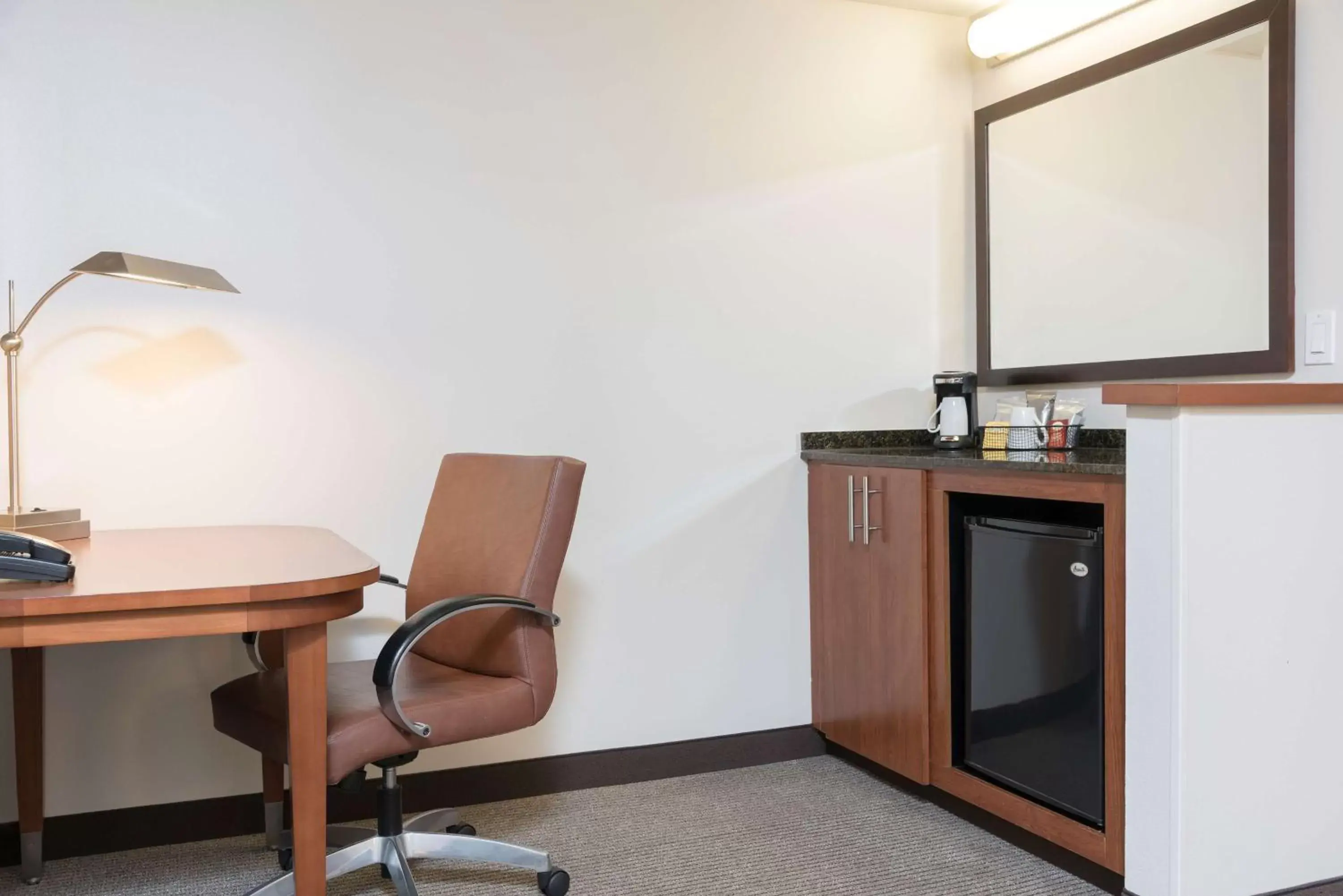 Photo of the whole room, Kitchen/Kitchenette in Hyatt Place Sarasota/Bradenton