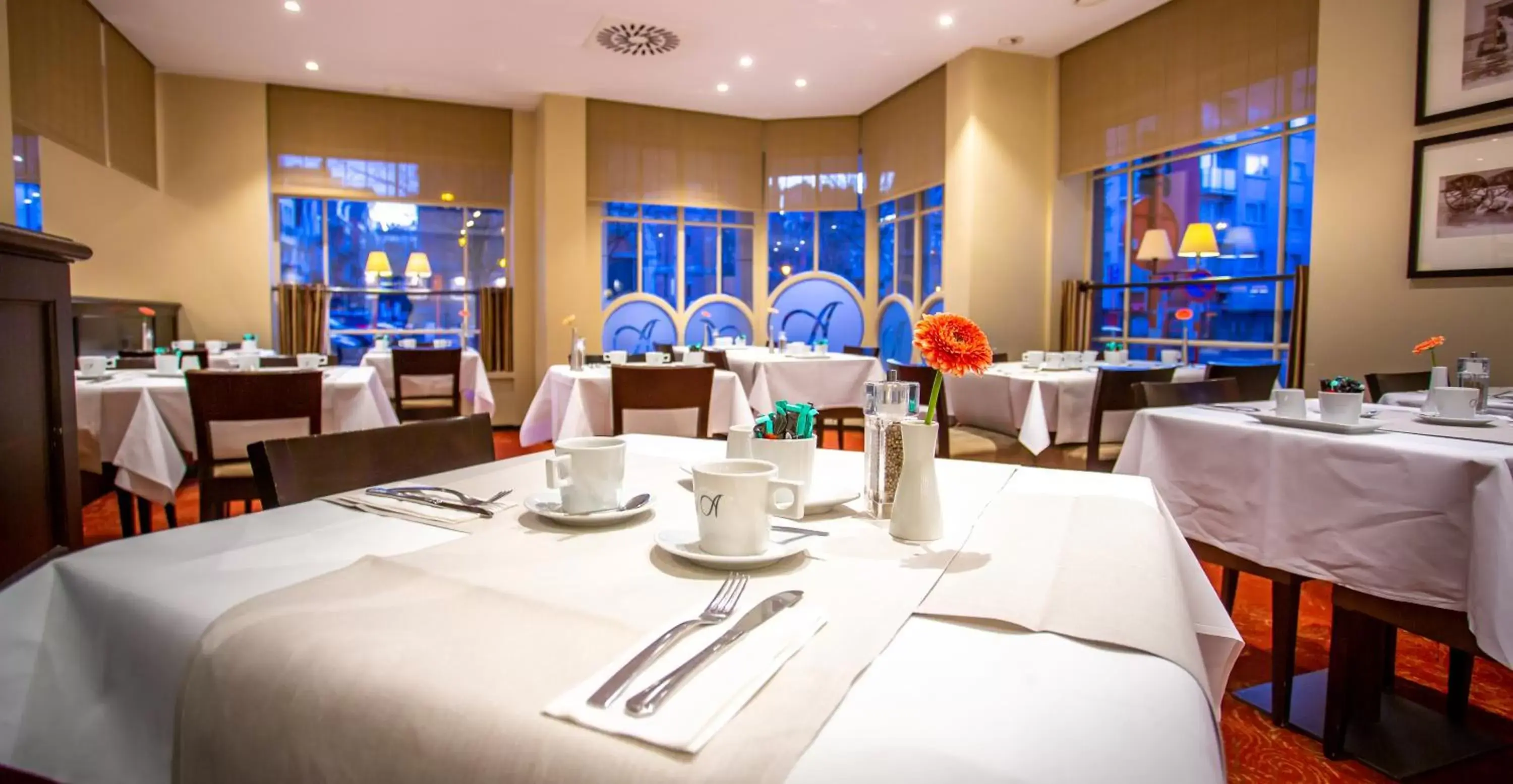 Breakfast, Restaurant/Places to Eat in Hotel Aazaert by WP Hotels