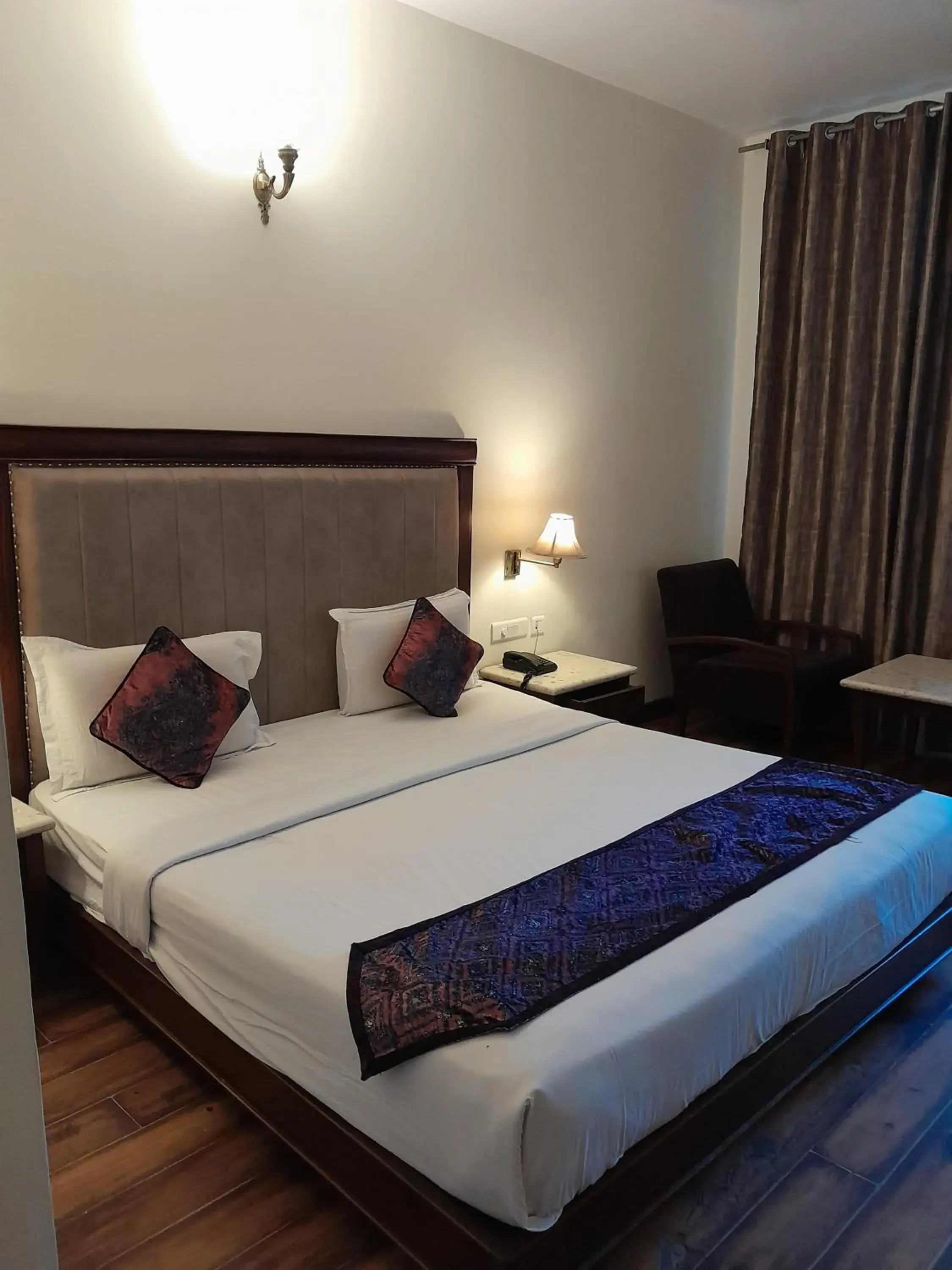 Bed in Kasauli Castle Resort