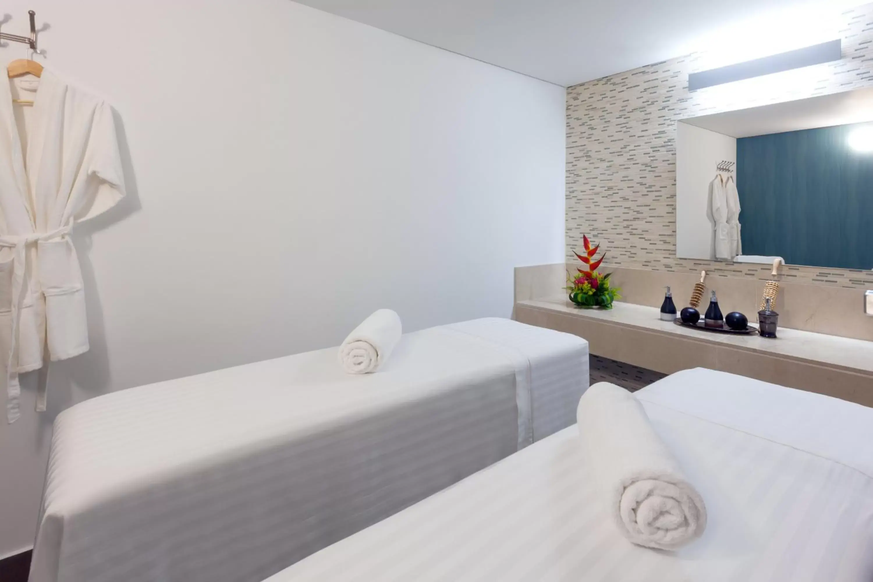 Spa and wellness centre/facilities, Bathroom in Holiday Inn Express - Cartagena Bocagrande, an IHG Hotel