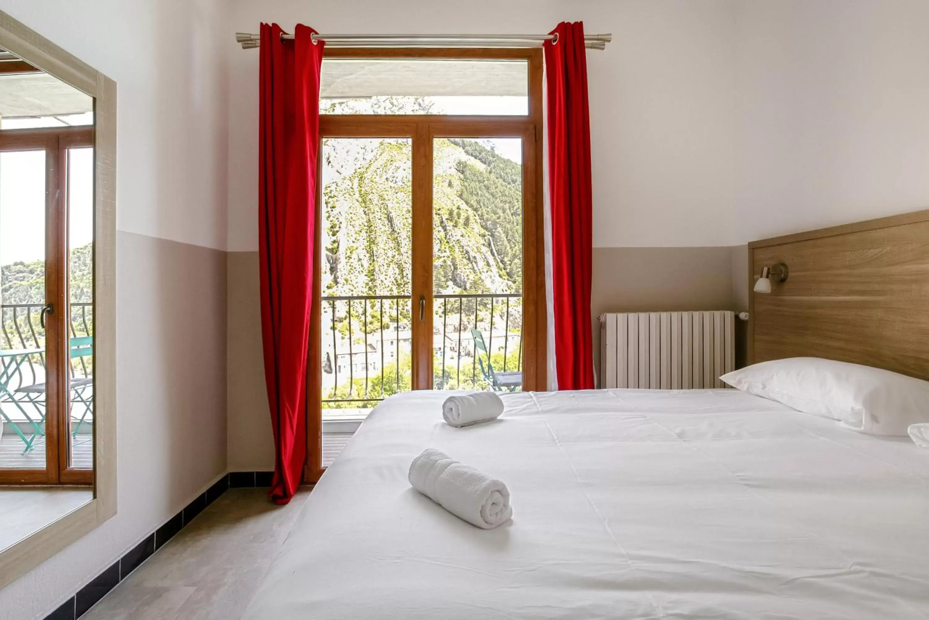 Bed in Hôtel de la Citadelle