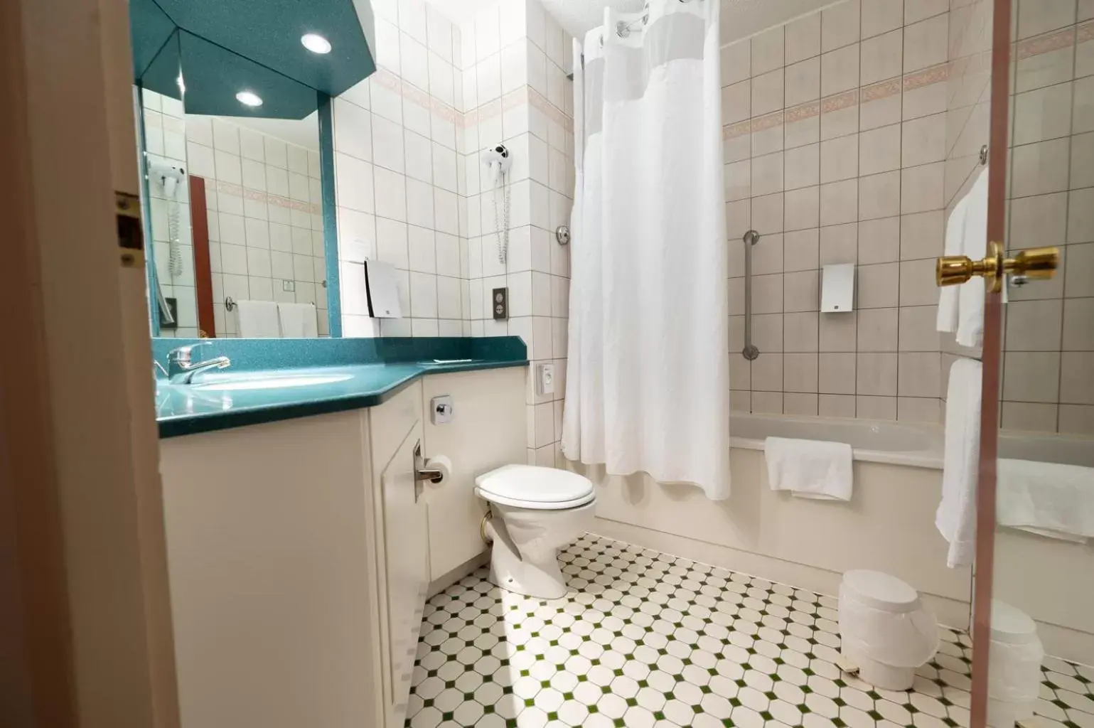 Toilet, Bathroom in Holiday Inn Calais-Centre, an IHG Hotel