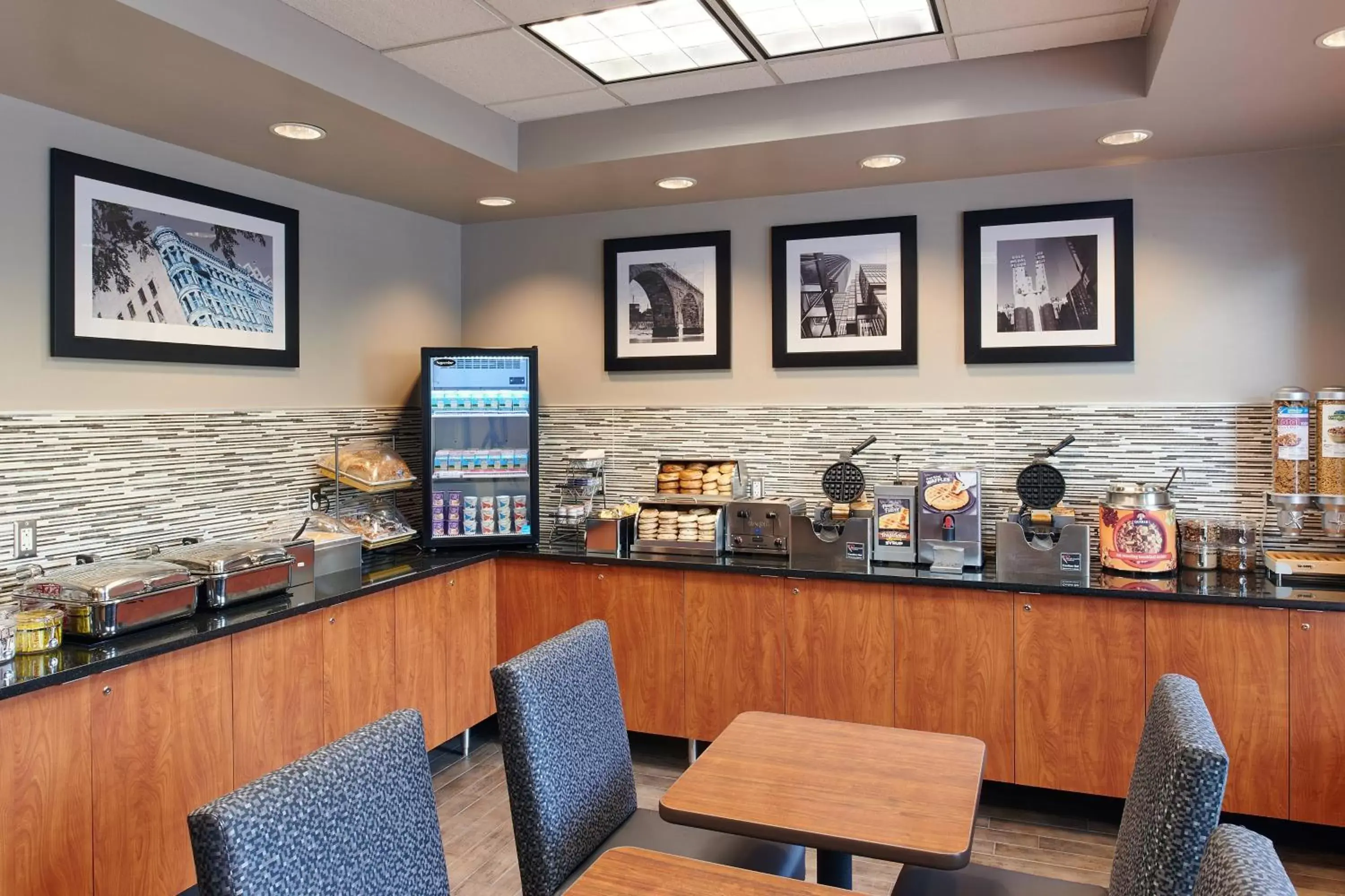 Breakfast, Restaurant/Places to Eat in TownePlace Suites by Marriott Minneapolis Downtown/North Loop