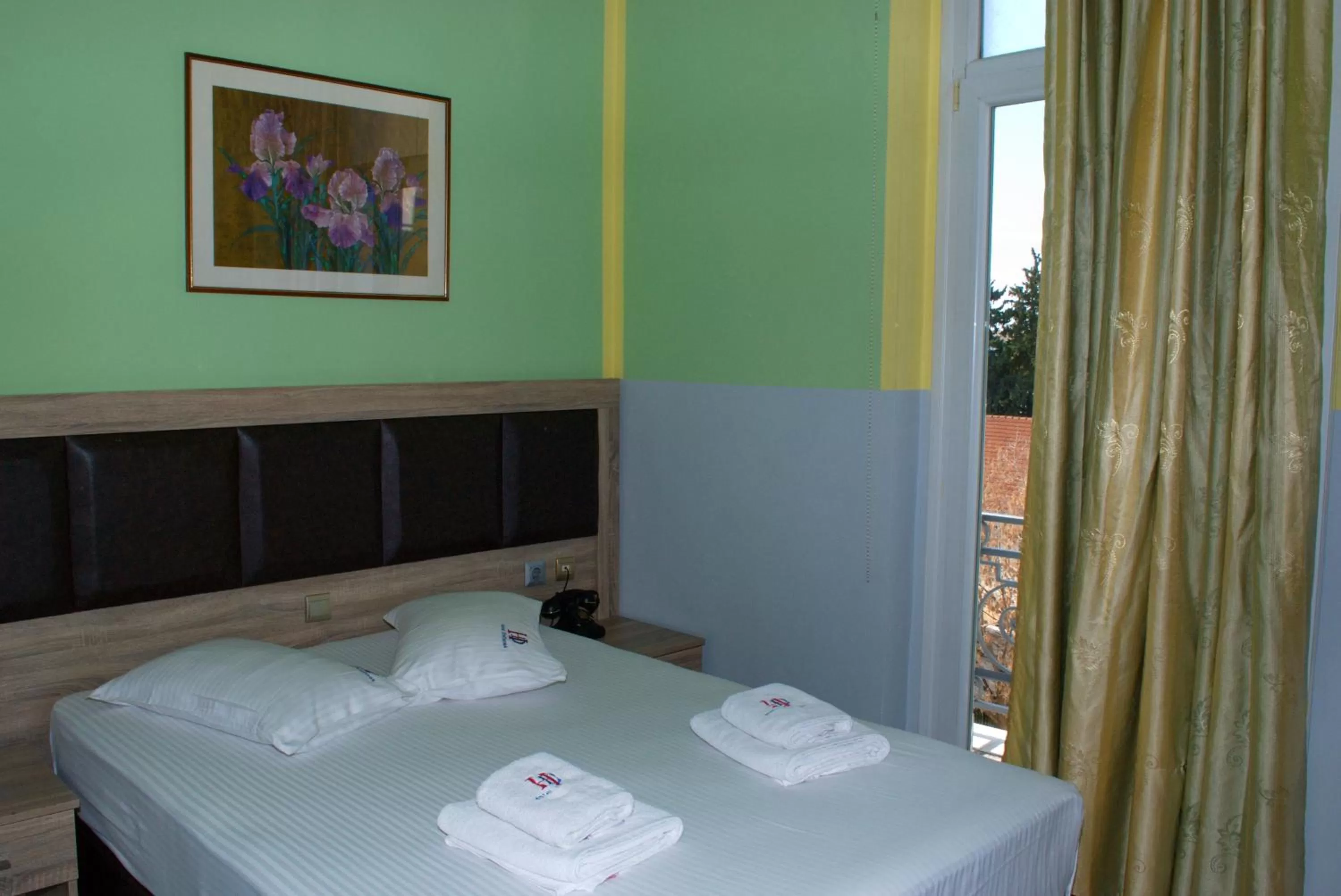 Bed in Diethnes Hotel