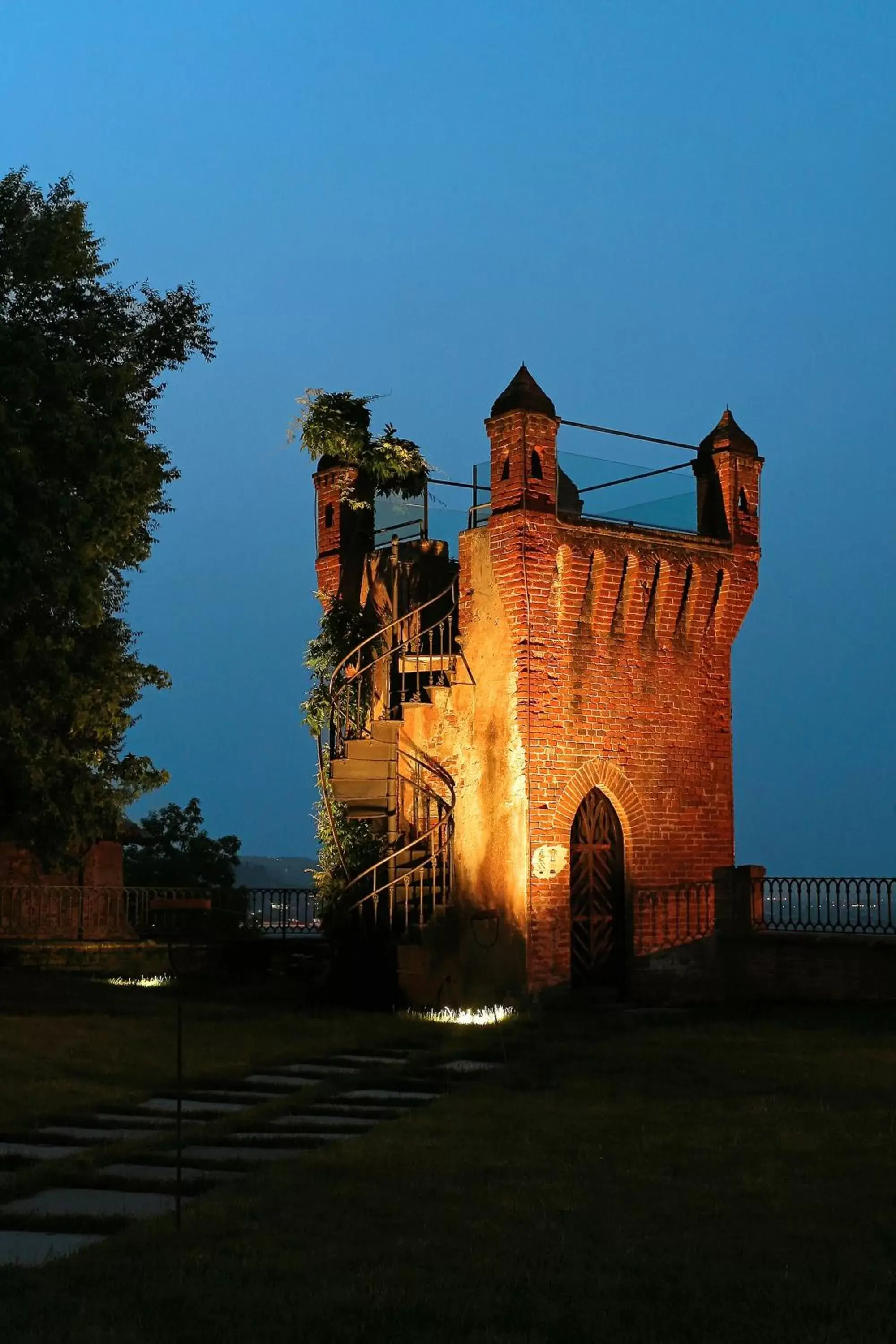 Facade/entrance in Castello Rosso