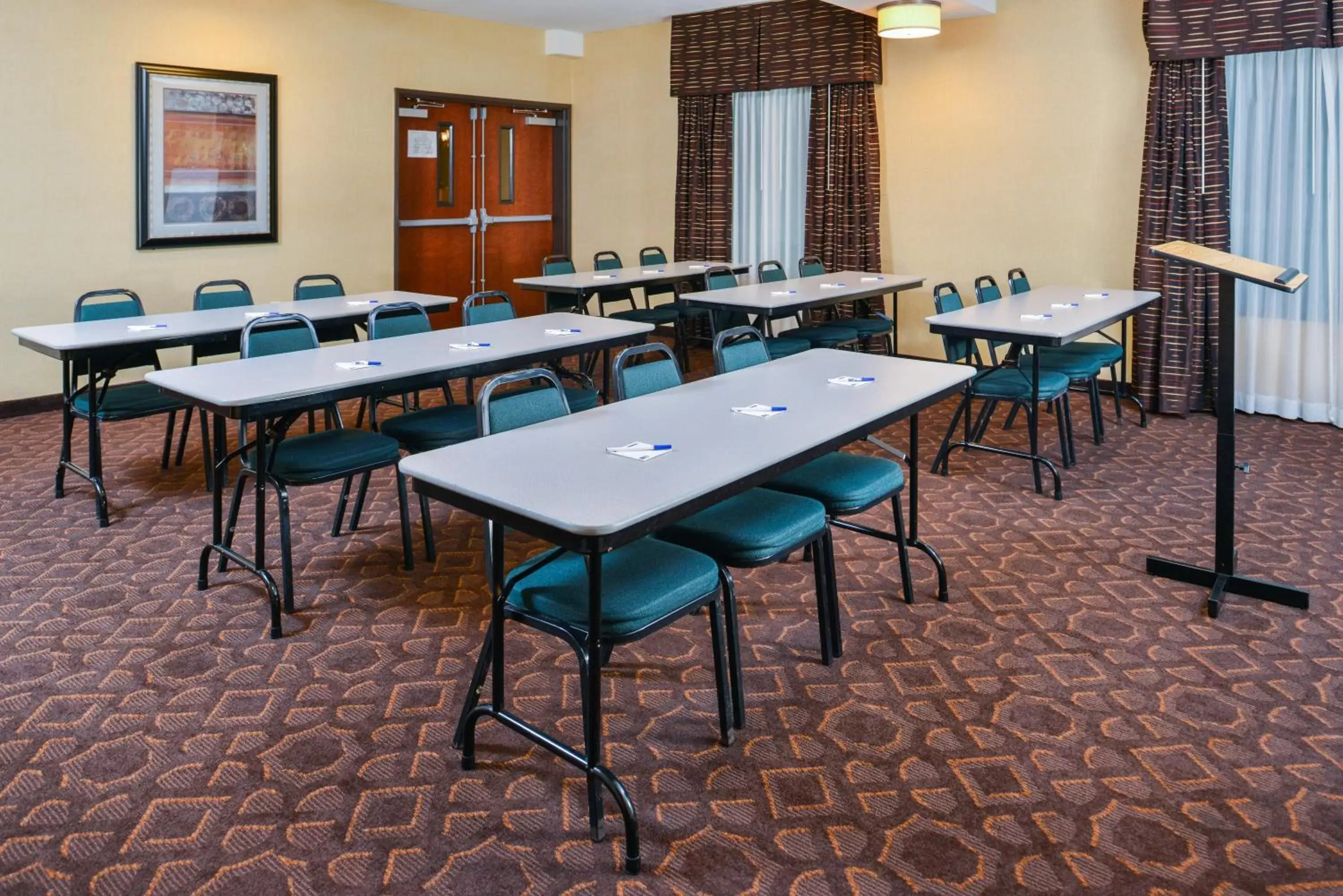 Meeting/conference room in Holiday Inn Express Hotel & Suites Portland - Jantzen Beach, an IHG Hotel