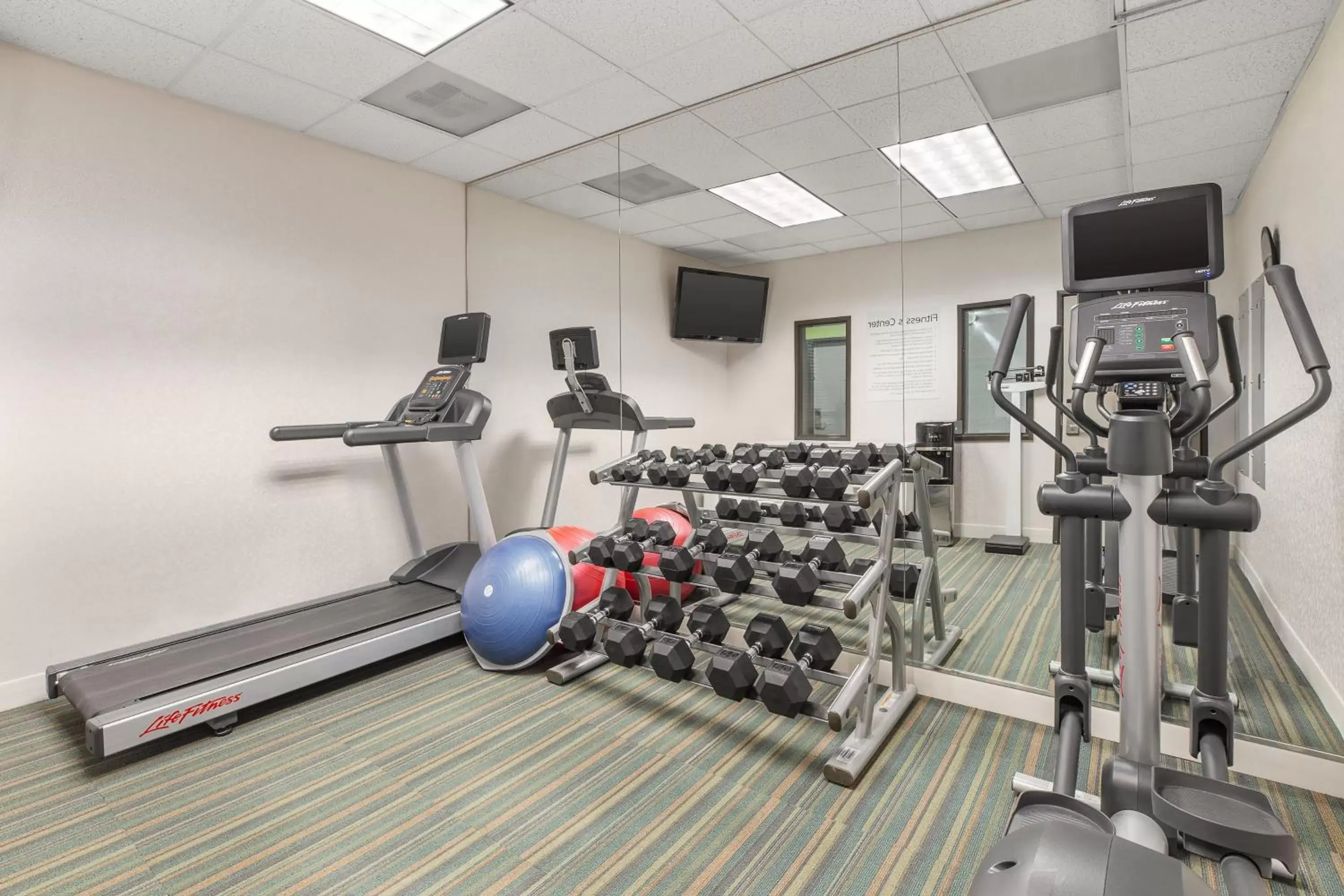 Spa and wellness centre/facilities, Fitness Center/Facilities in Holiday Inn Express Hotel & Suites Tacoma, an IHG Hotel