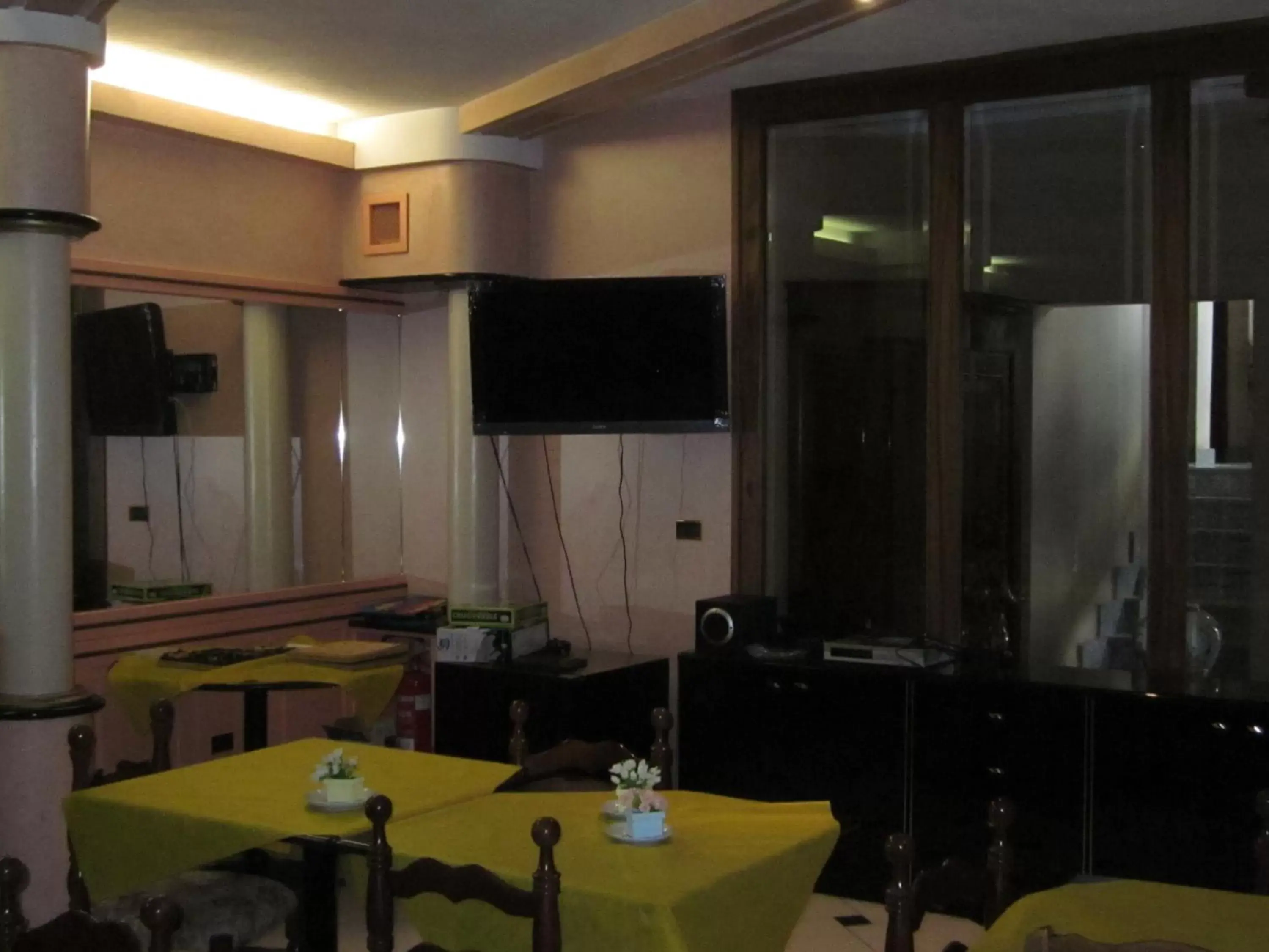 Communal lounge/ TV room, Restaurant/Places to Eat in Hotel Casale