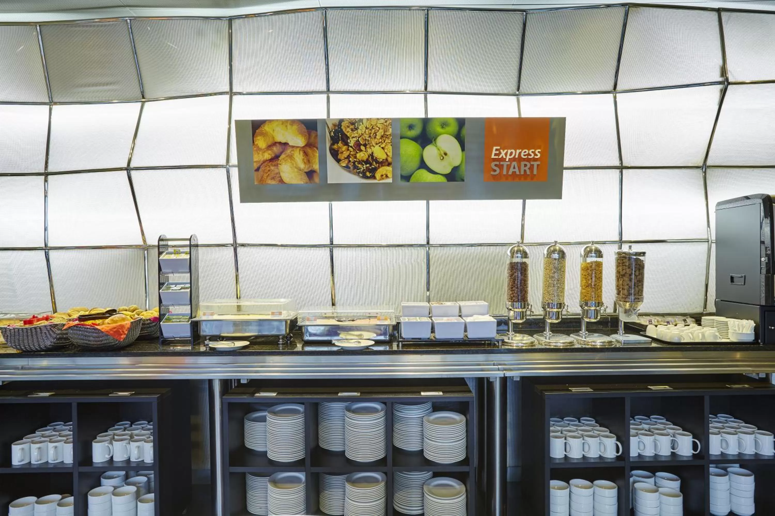 Breakfast in Holiday Inn Express Lisbon Alfragide by IHG