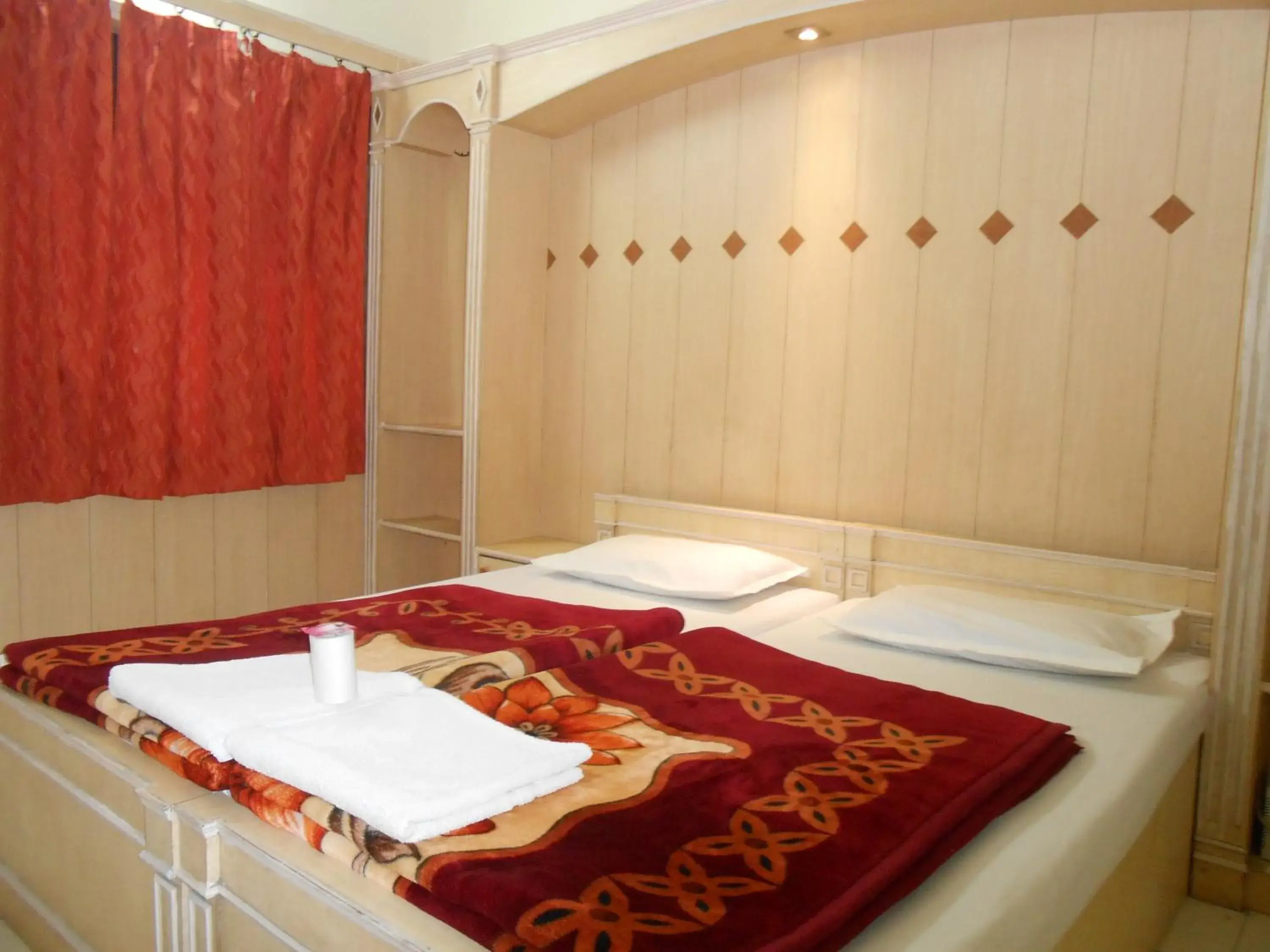 Standard Double Room in Hotel Sheela, 100m from Taj Mahal Standard Double Room in Hotel Sheela, 100m from Taj Mahal