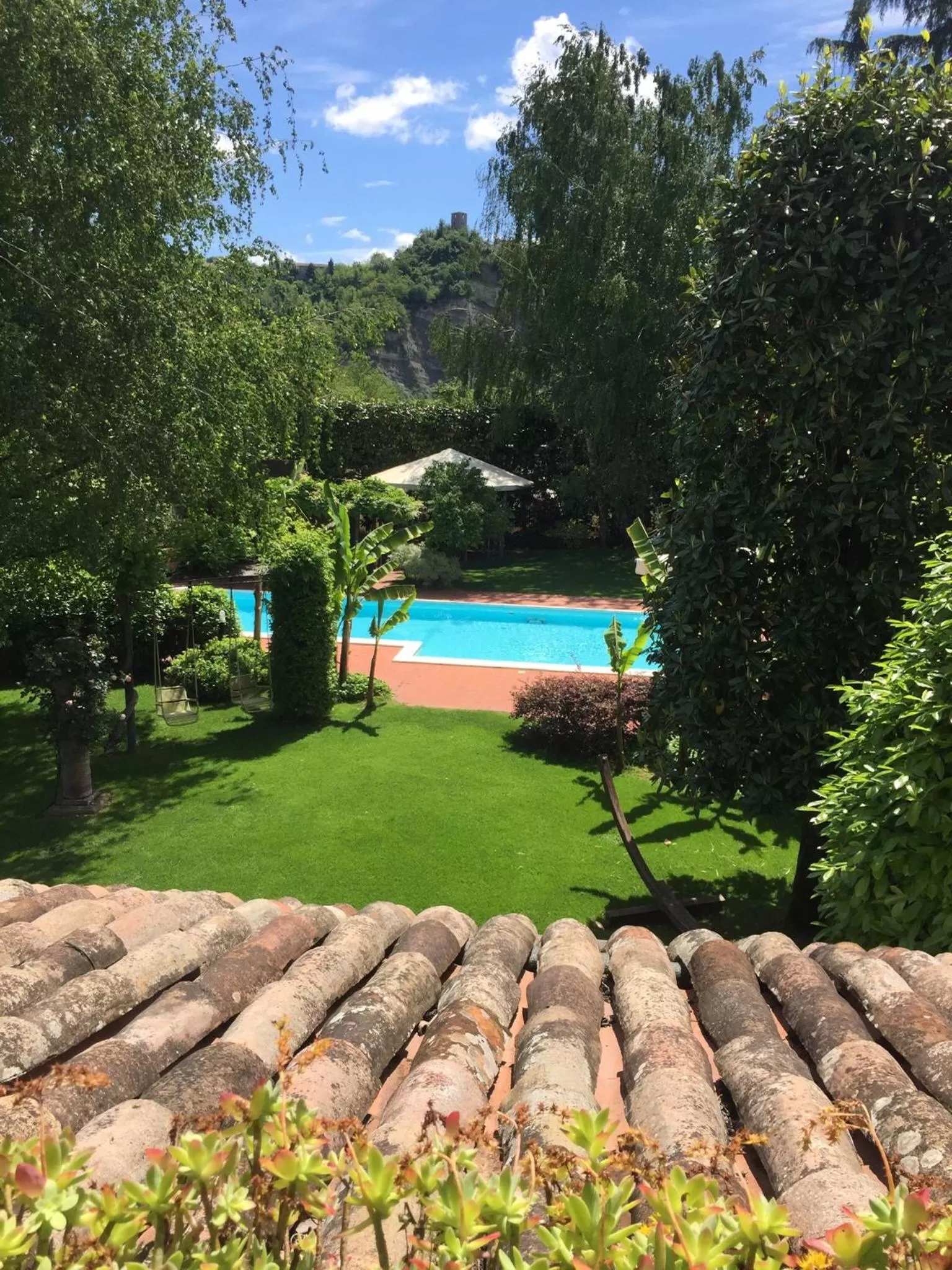 Pool view in La Pergola B&B